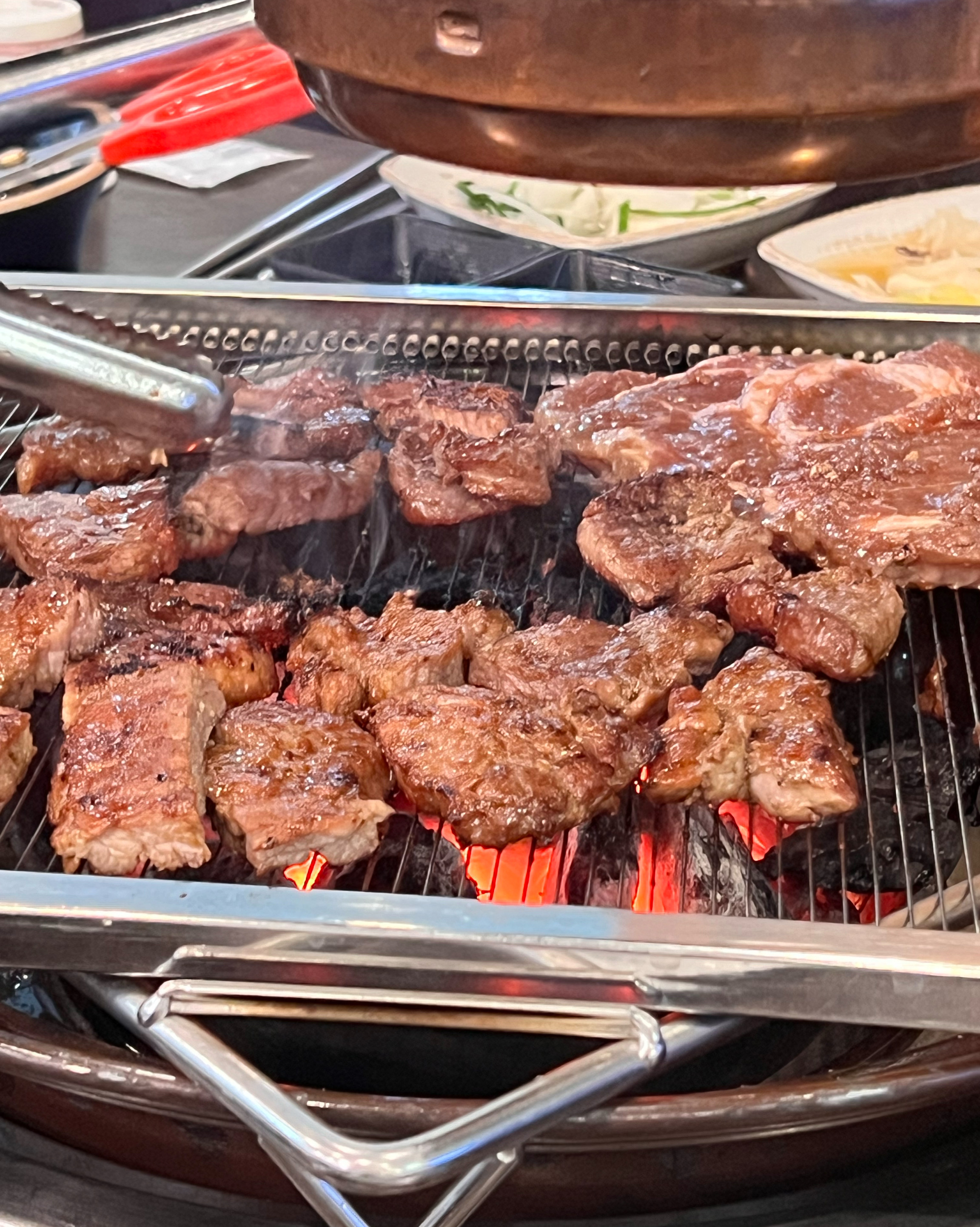 고기 부드럽고 맛있고 야채 샤브샤브 무한리필이라 넘 좋습니다. 푸짐하게 한 끼 먹을 수 있