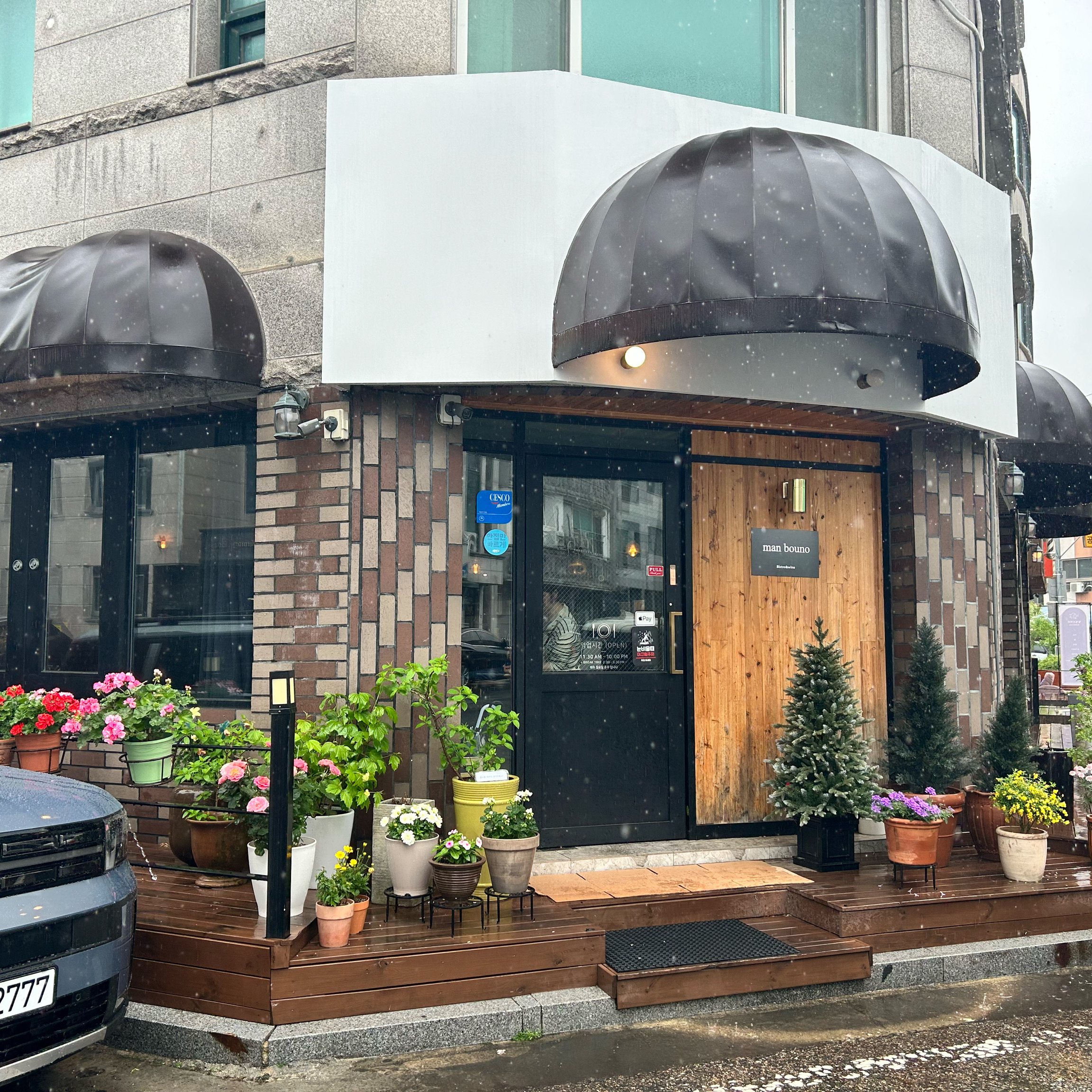 파스타와 와인 스테이크를 맛볼 수 있는 곳이에요. 분위기 좋은 인테리어로 데이트나 가족 모