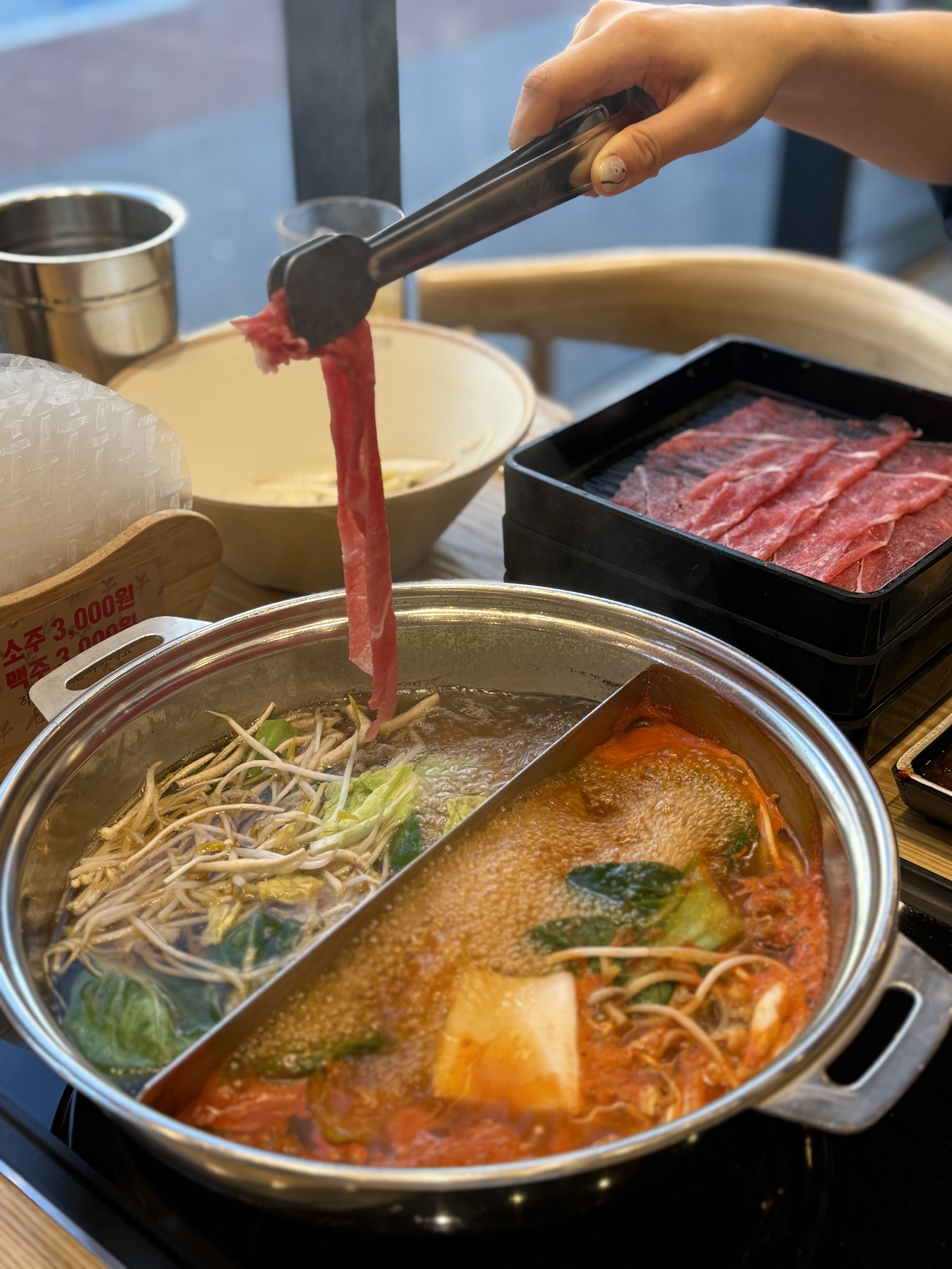 야채가 정말 신선하고 고기도 질이 좋아요! 사이드 메뉴도 너무 잘 나오네요❤️ 매장도 넓고