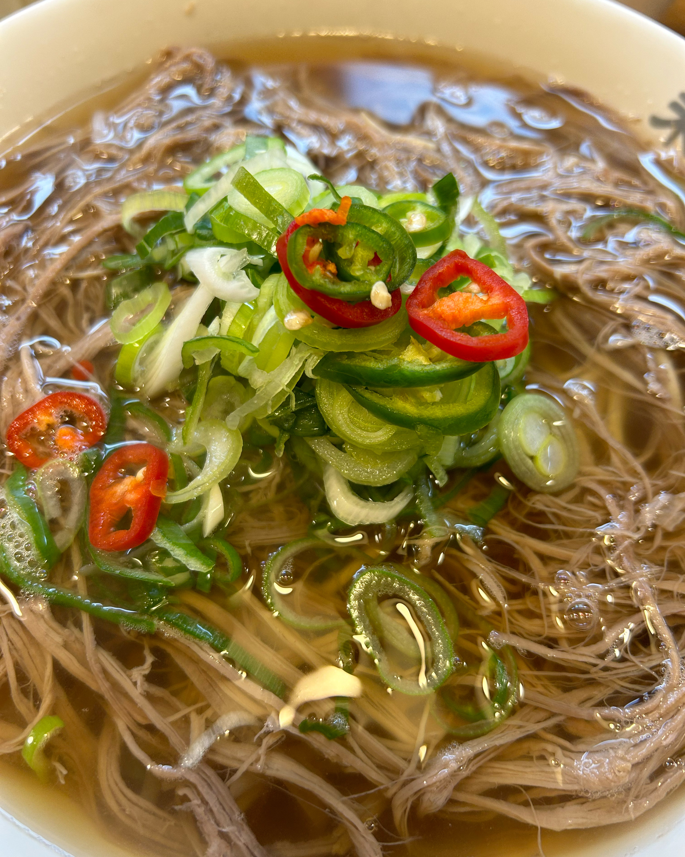 양도 많고 맛있게 먹고 있습니다. 고기도 좋고 국물이 끝내줘요! 특히 삼송점은 사장님도 너