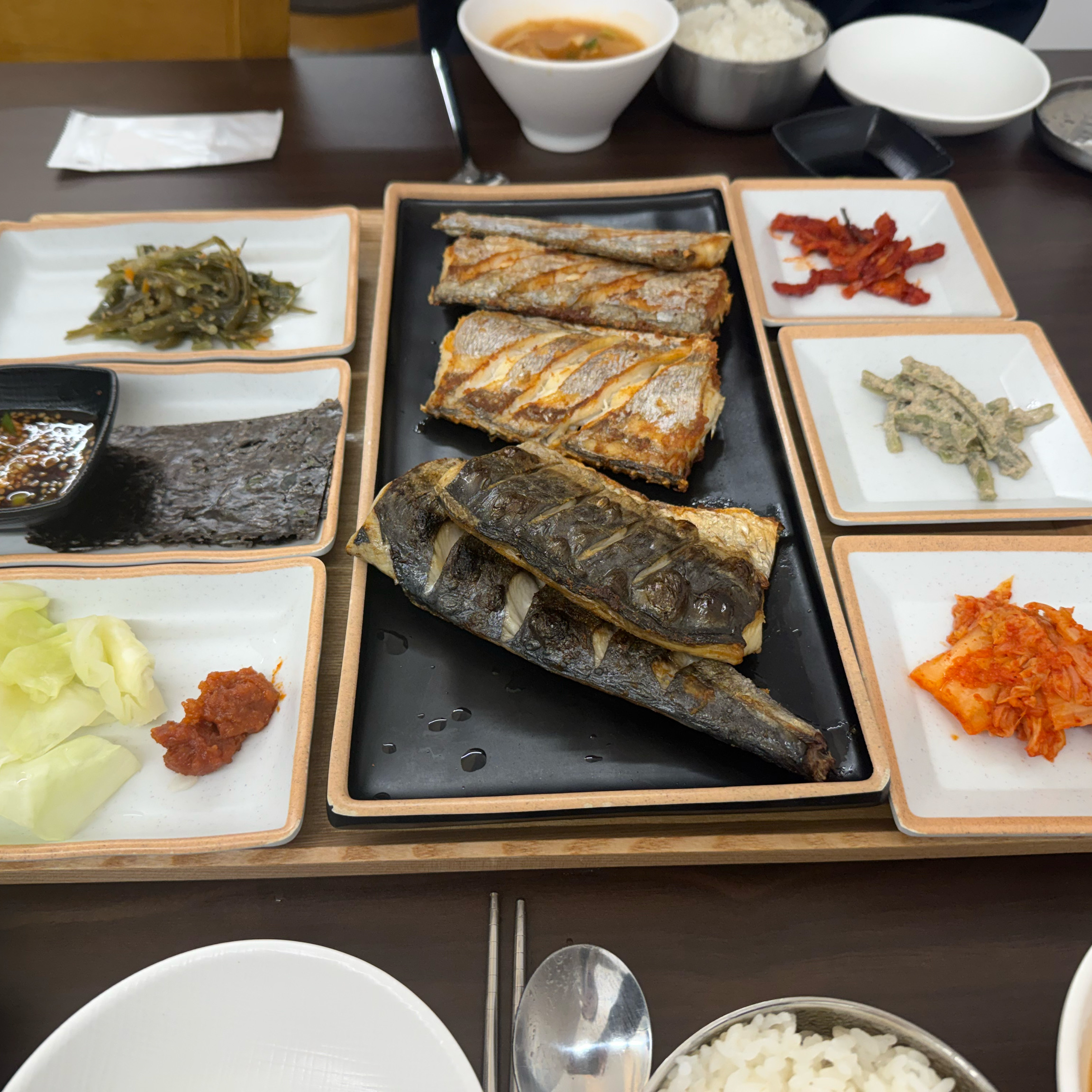 갈치구이가 먹고싶어 일부러 찾아서 왔습니다만 리뷰대로 맛있고 든든한 한끼 되었어요! 생선구
