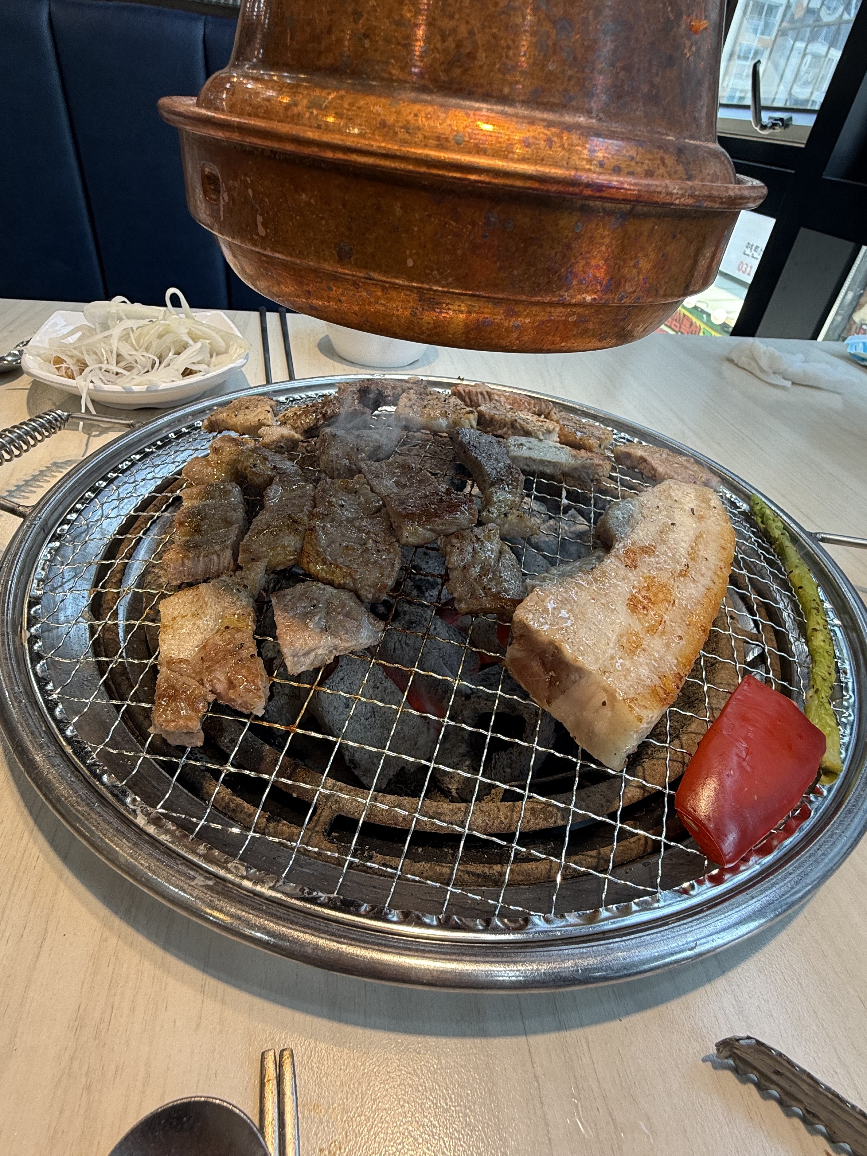 오랜만에 명륜진사갈비 방문했는데 고기종류도 다양해지고 셀프바도 먹을게 많아서 배터지게 먹고