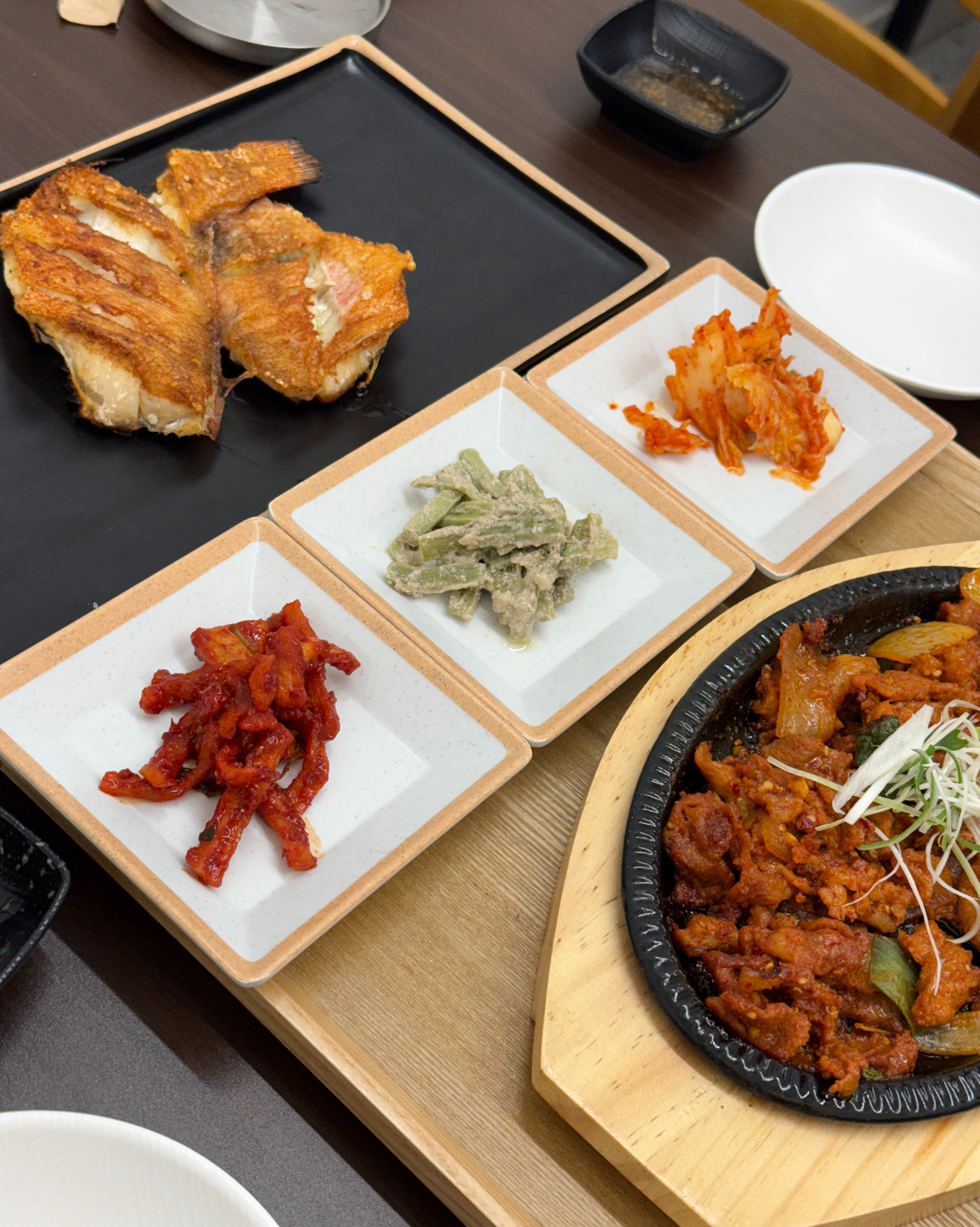 생선도 제육도 넘넘 맛있습니다! 동네 맛집이라 자주 갈 거 같아요👍🏻 - 천호동 맛집 92화덕구이