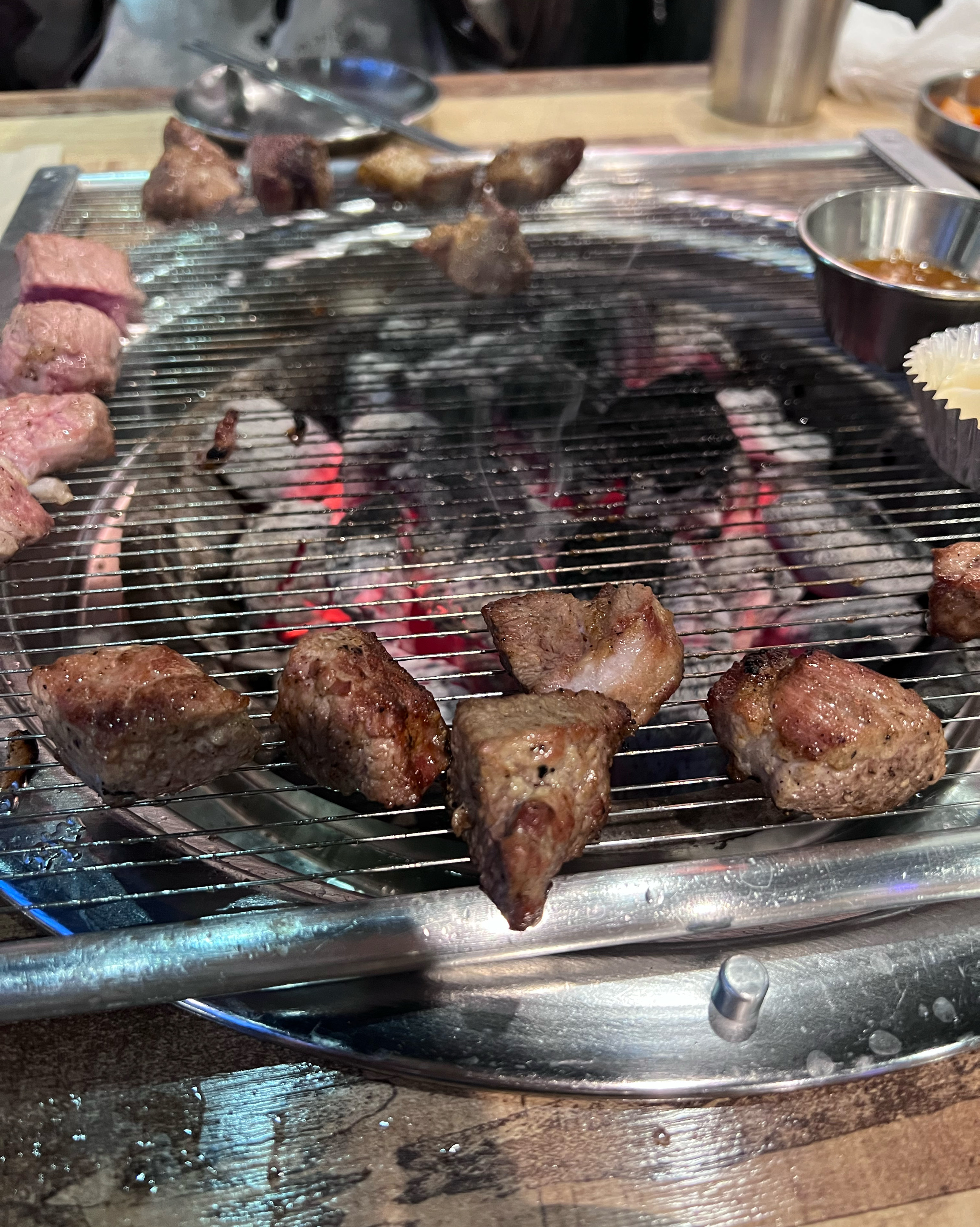 소중한 사람만 데려오는 제 오랜 단골집입니다. - 망원동 맛집 망원동고기집 본점