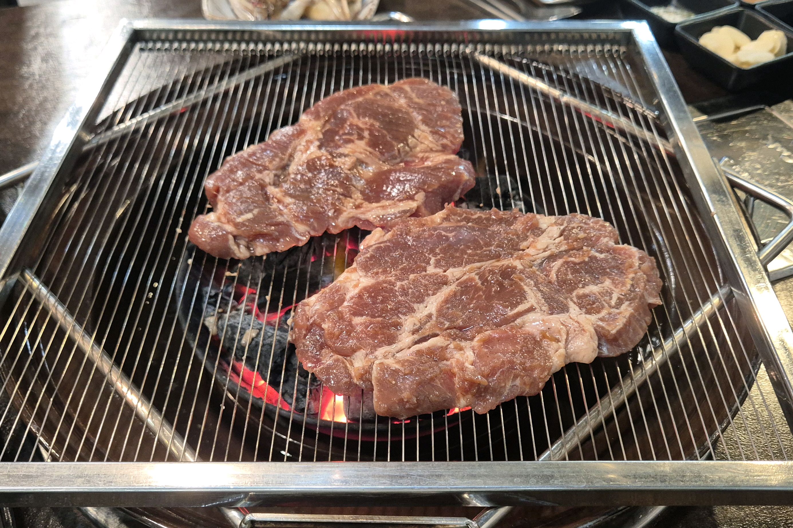 돼지갈비 양념도 너무맛있고 - 안양 맛집 임성근국가공인진갈비 안양점