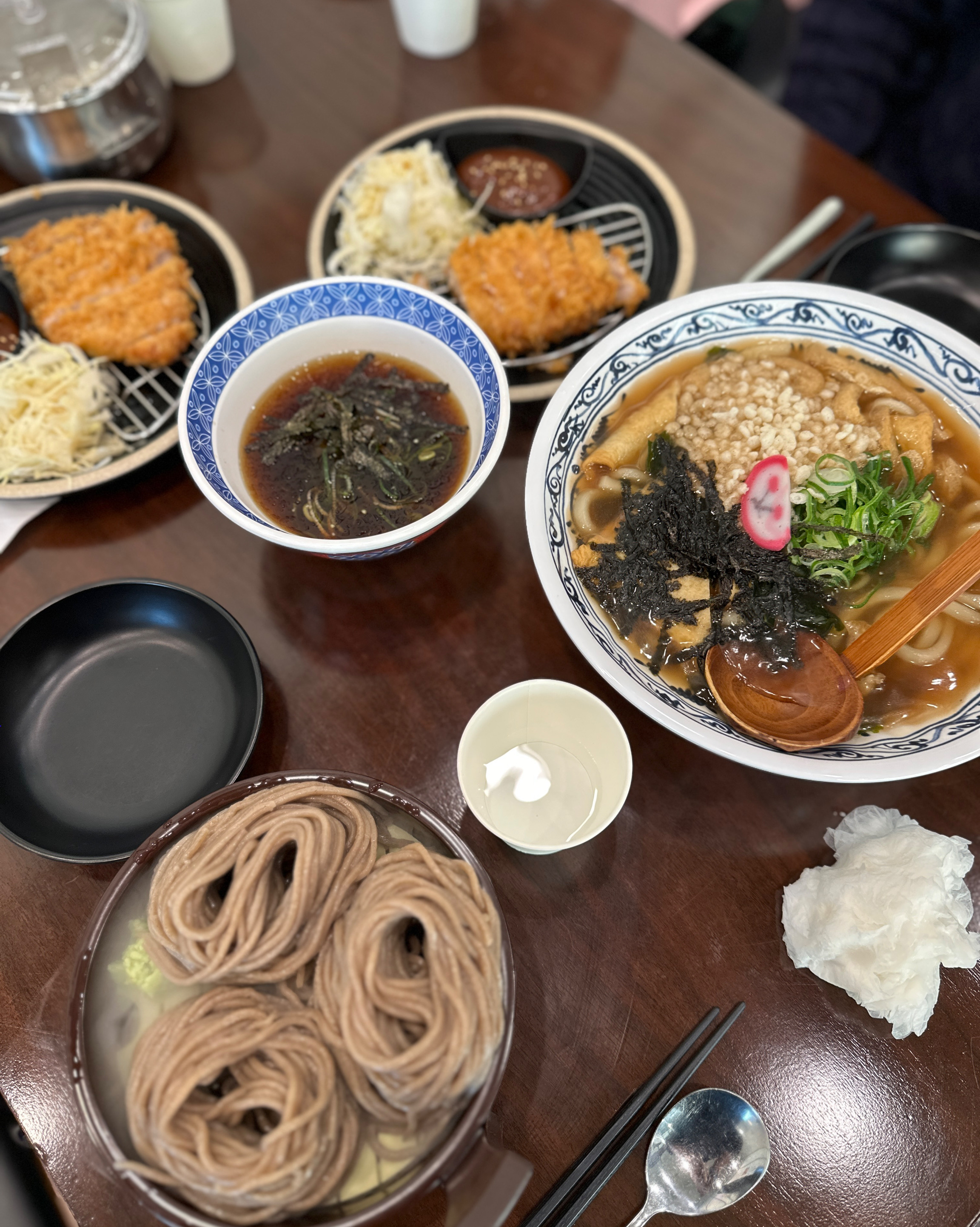 저번에 소바랑 우동 먹고서 넘 생각나서 다시 왔어요💙 언제나 먹어도 넘넘 맛있어요 😆🖤🖤 - 세종 금남면 맛집 삼동소바 세종점
