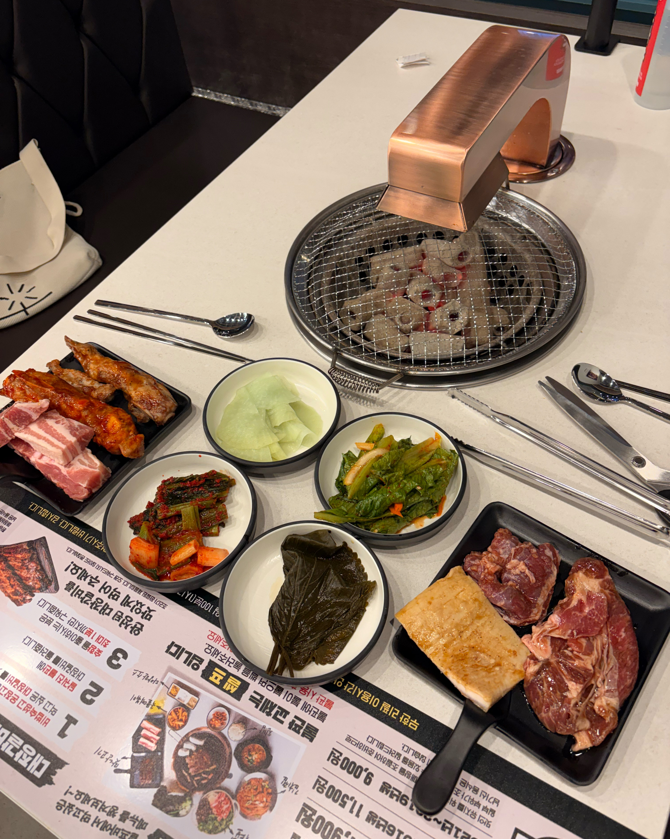 일단 무한리필로 먹을수있어서 너무 좋아요 고기도 맛있고 직원분들도 정말 친절하세요 👍 뷔페