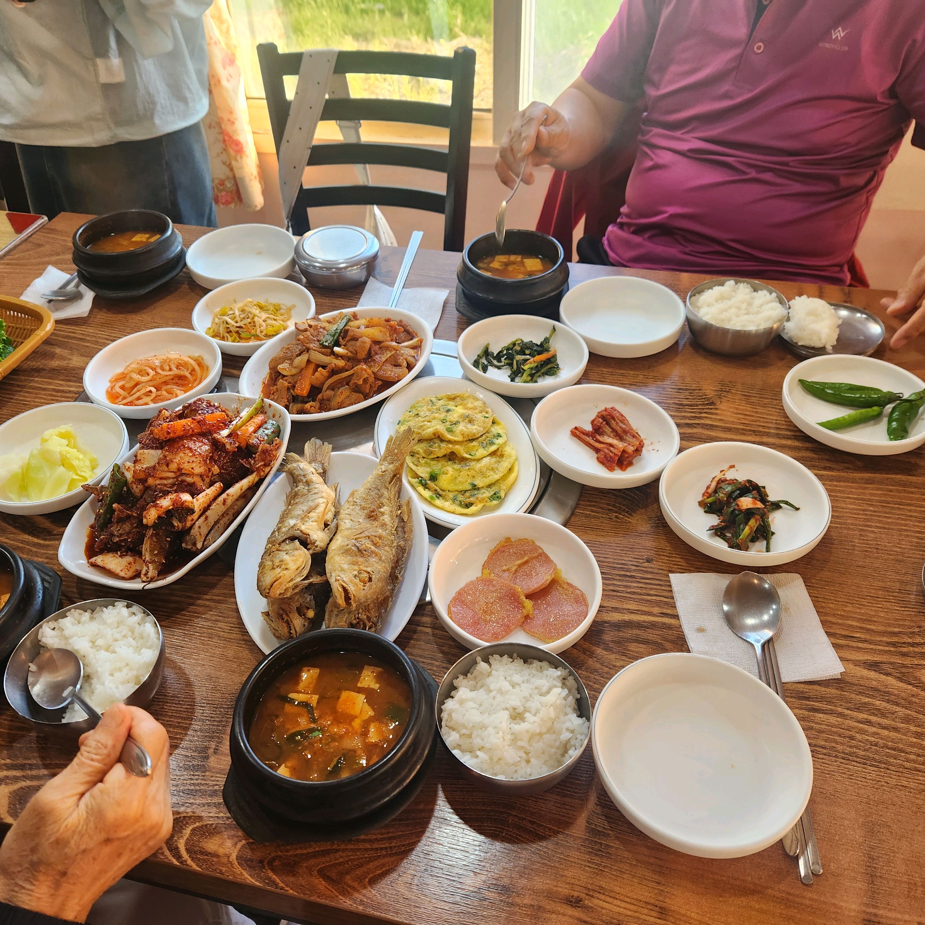 가성비 맛집이에요!♡ 반찬도 여러가지 많이 나오고 양념게장 진심 맛있어요 ㅠㅠ 된장찌개도 