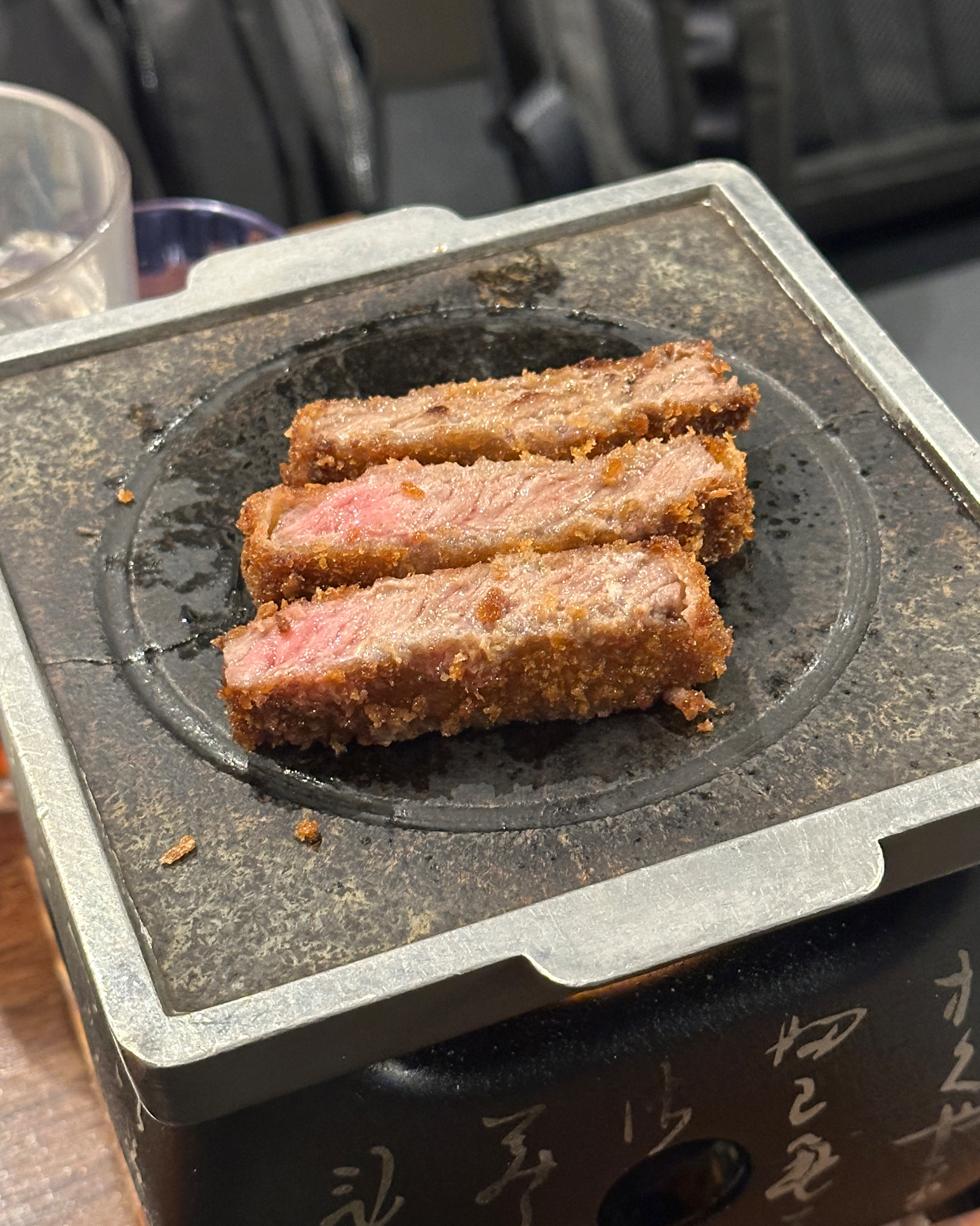 매장이 너무 넓고 깨끗해서 좋았어요. 전 세트메뉴 주문했는데 규카츠도 맛있고 오므라이스도