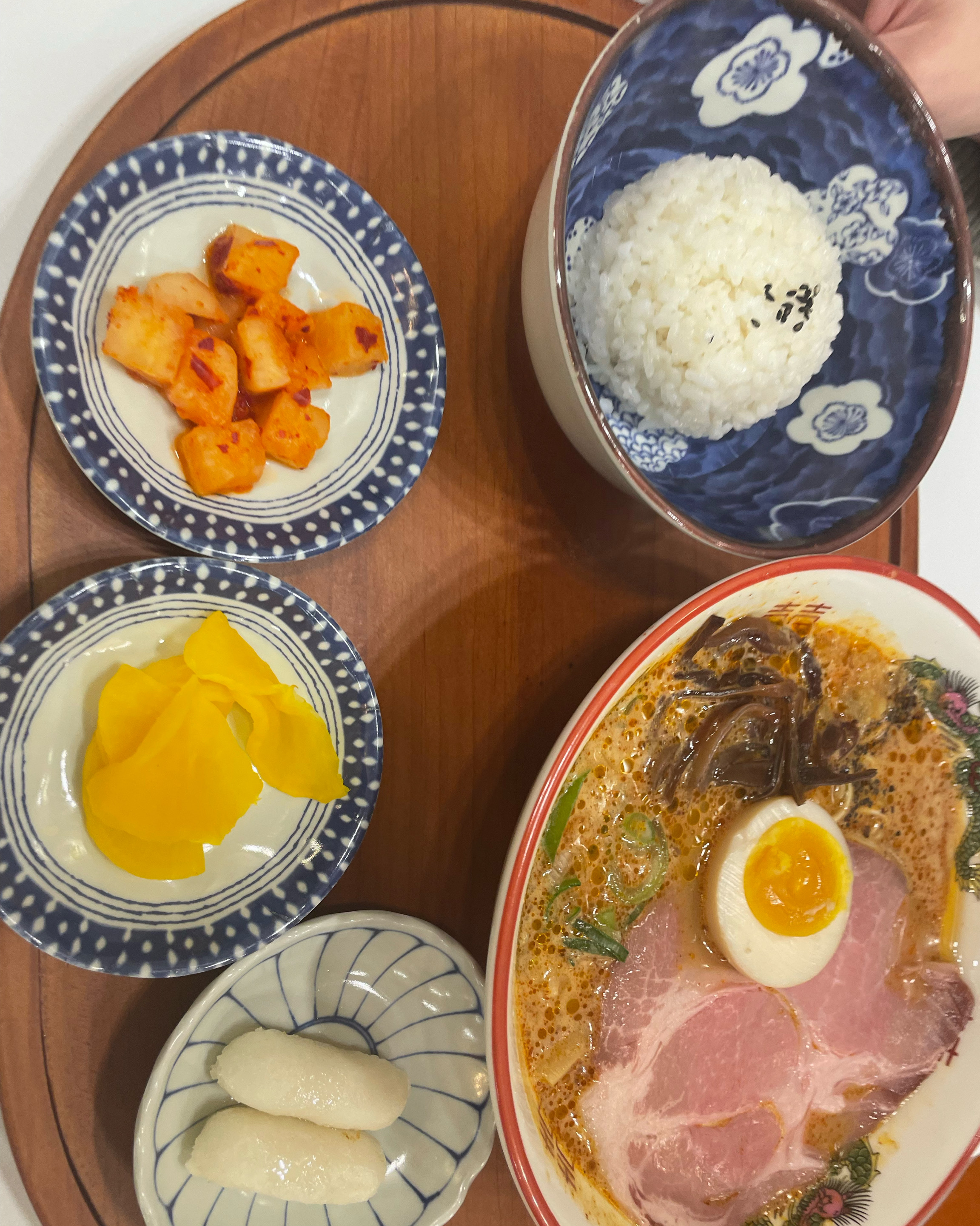 내부도 깔끔하고 음식도 맛있습니다! 좌석간격도 넓어서 식사하기도좋아요! 재방문하면 다른메뉴