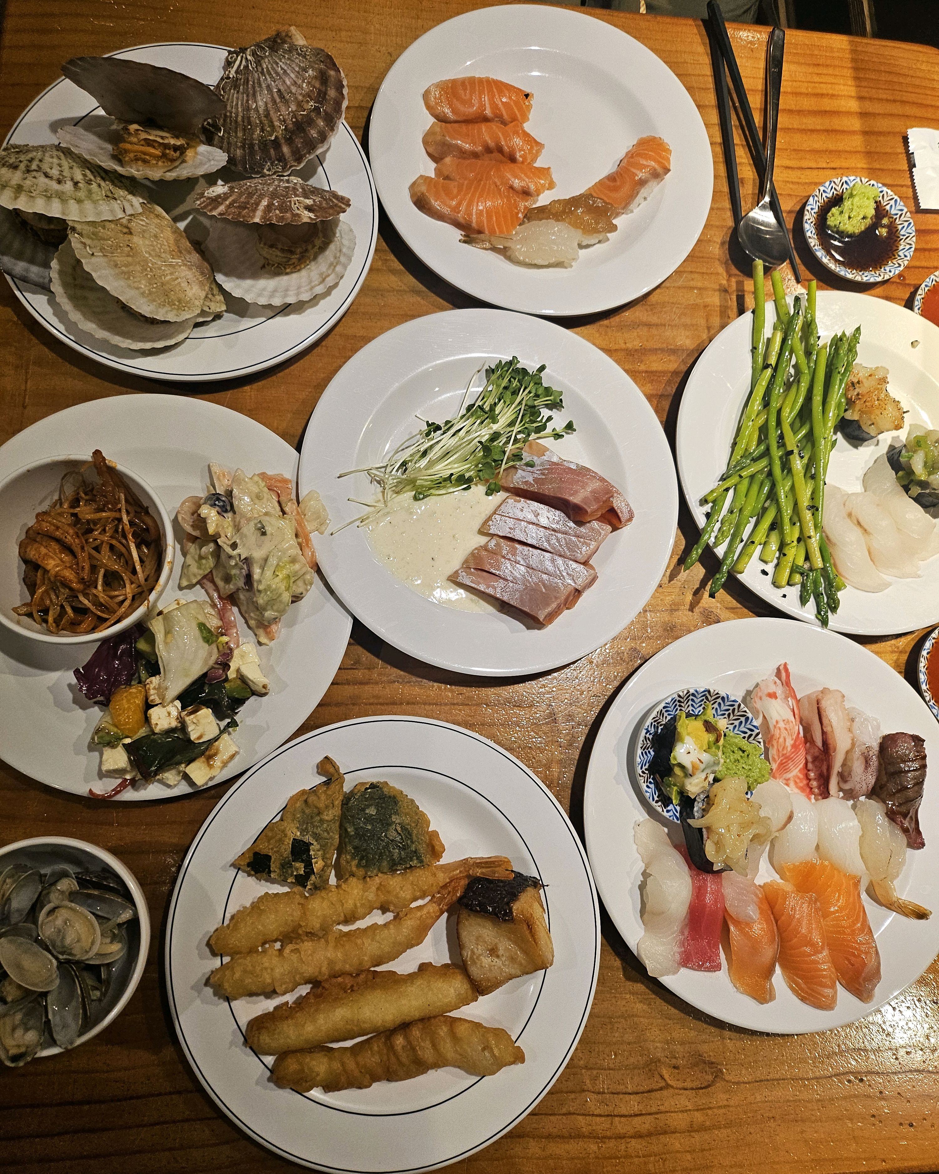 바르미스시야말할필요가없을정도로 음식도맛있고스시종류가다양합니다 1시간30분이어떻게지나갔는지모