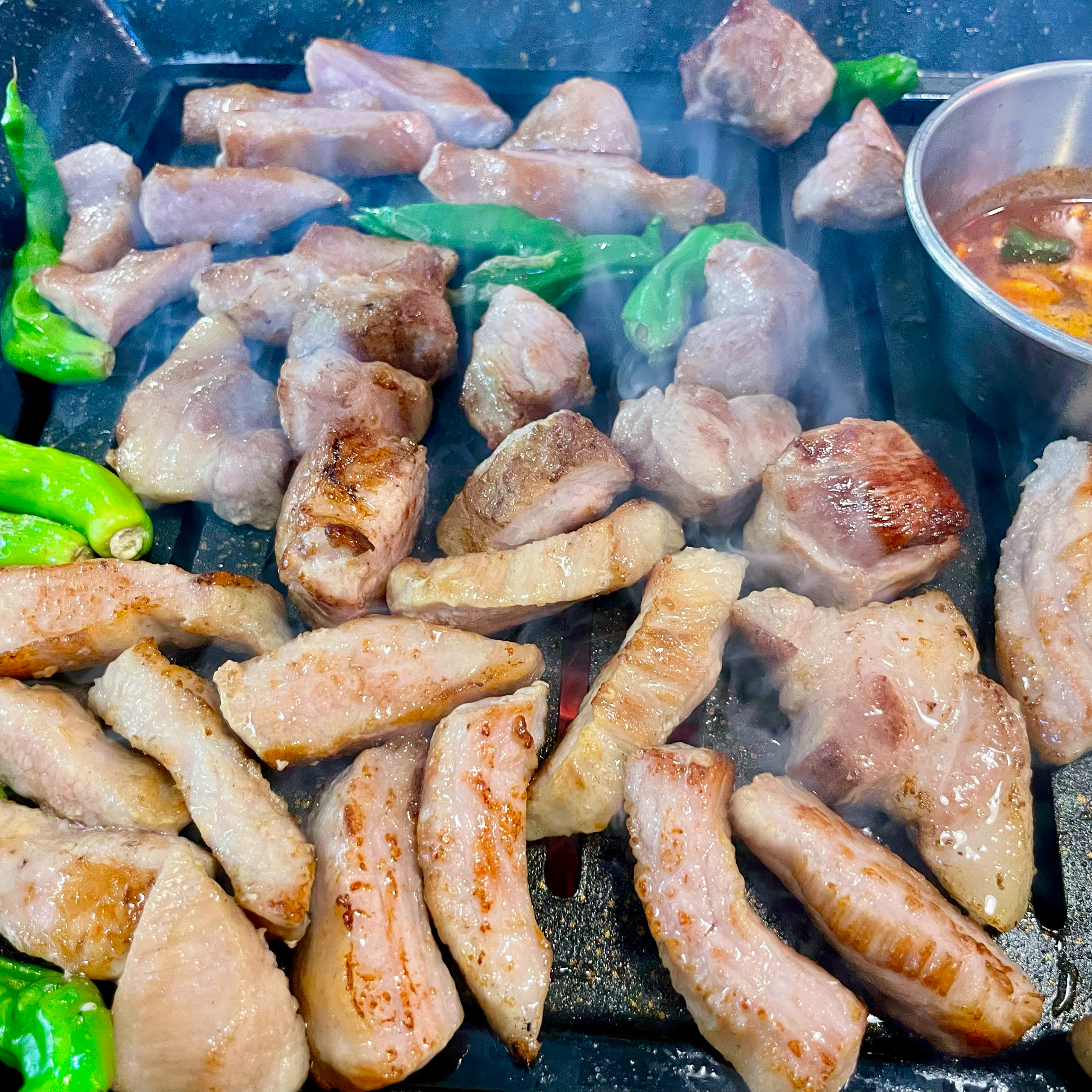 가족 외식으로 처음왔는데 고기질도 좋고 사이드반찬들이 다 맛있어요^^ - 용인 맛집 목돈72 용인기흥구청점