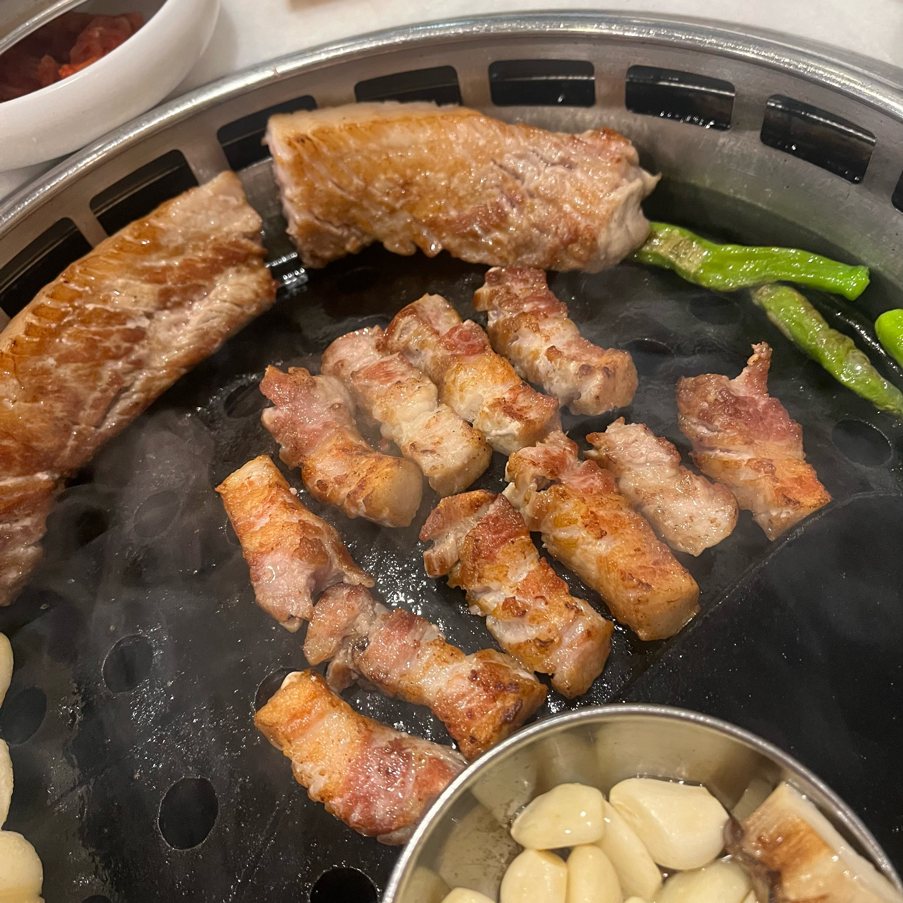 단골인 육화미 신불당에서 고기 맛집은 당연히 여기로ㅎㅎ회식도 좋고 가족과 식사하기도 좋아요