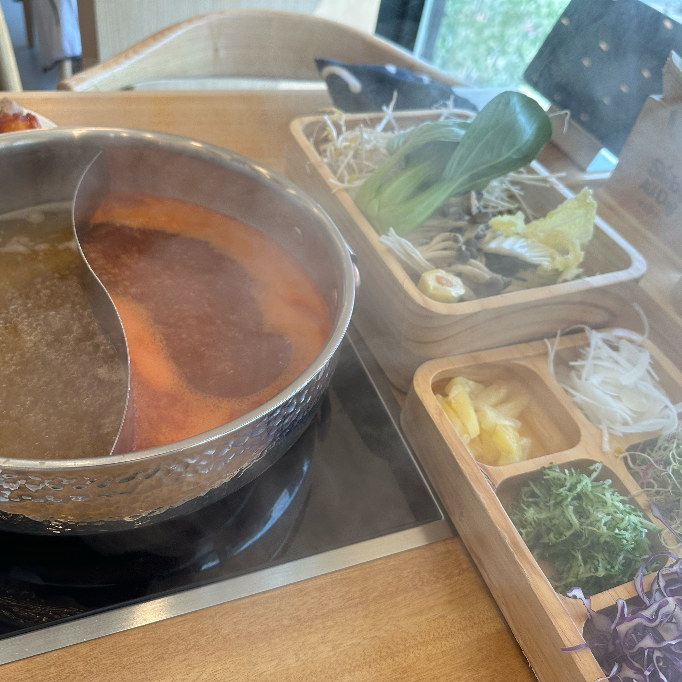 입장하자마자 사장님께서 친절하게 인사 주셔서 시작부터 기분이 좋았습니다! 서빙하시는 이모님