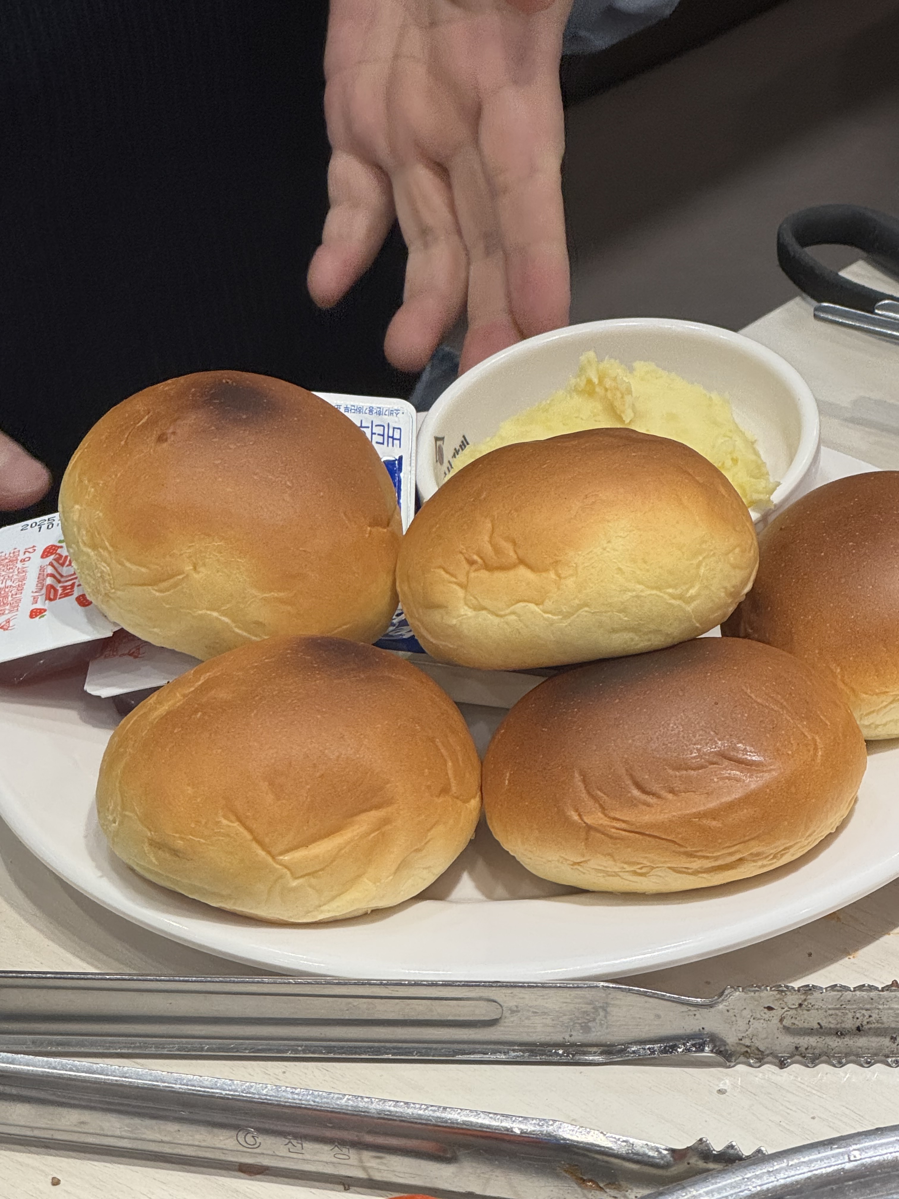 고기도 맛있는데 빵이 너무 맛있어요!!!! - 수유역 맛집 명륜진사갈비 서울수유점