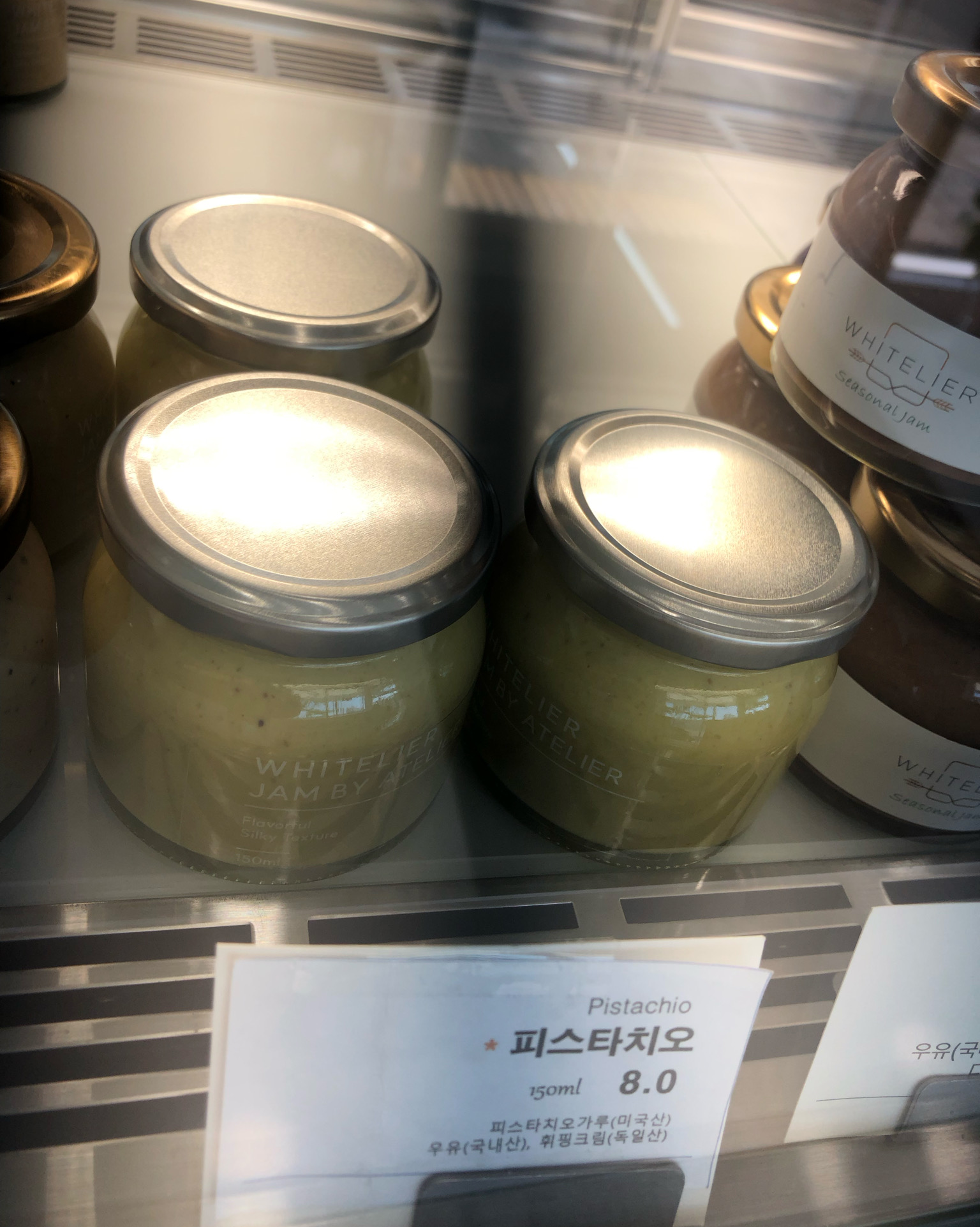우와 피스타치오 존맛탱입니다~ - 경산 중산동 맛집 화이트리에 중산점