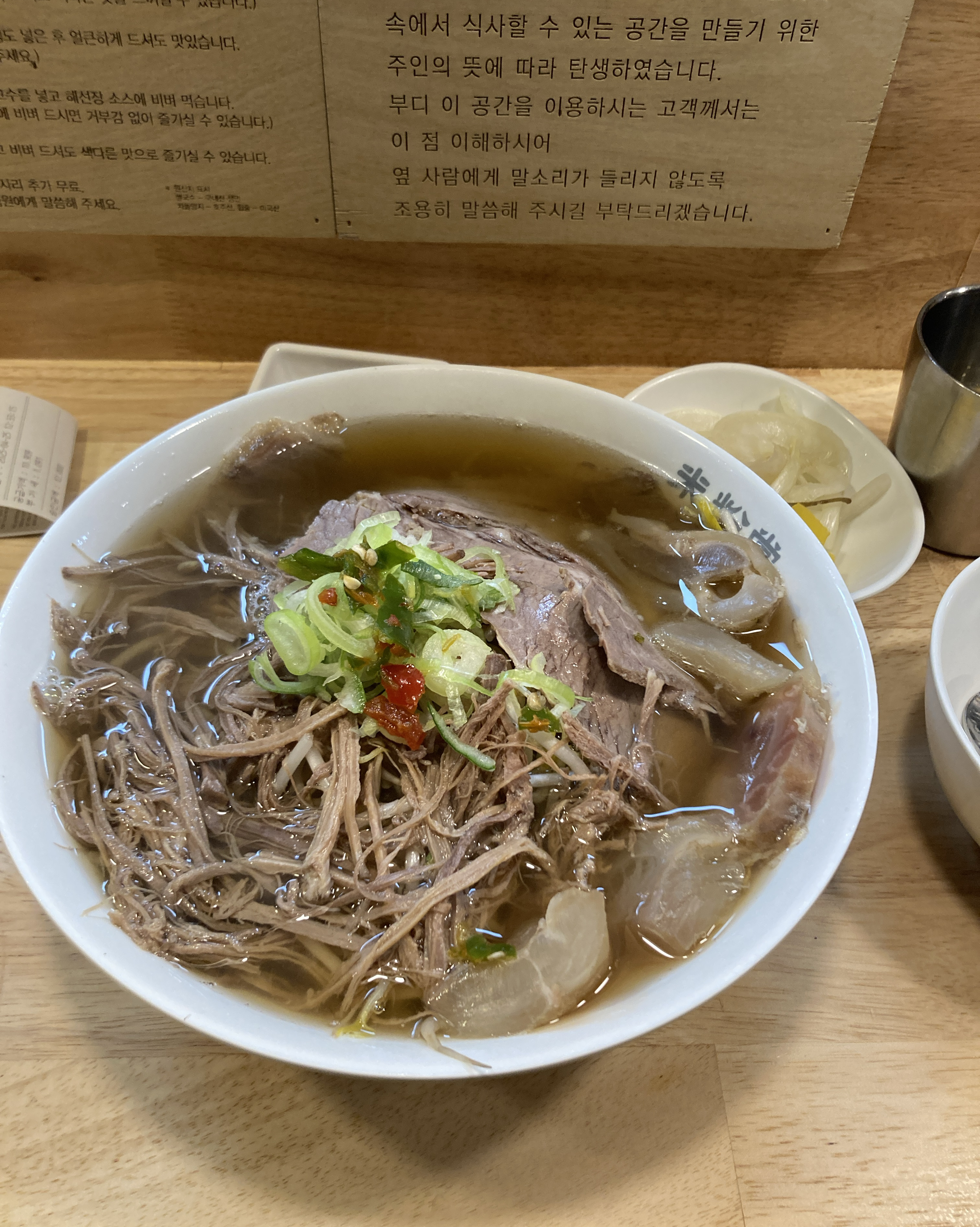 상황만 되면 하루 3끼도 먹을수 있을것 같아요~~ 양도 푸짐하고 진한 국물맛이 정말 맛있어