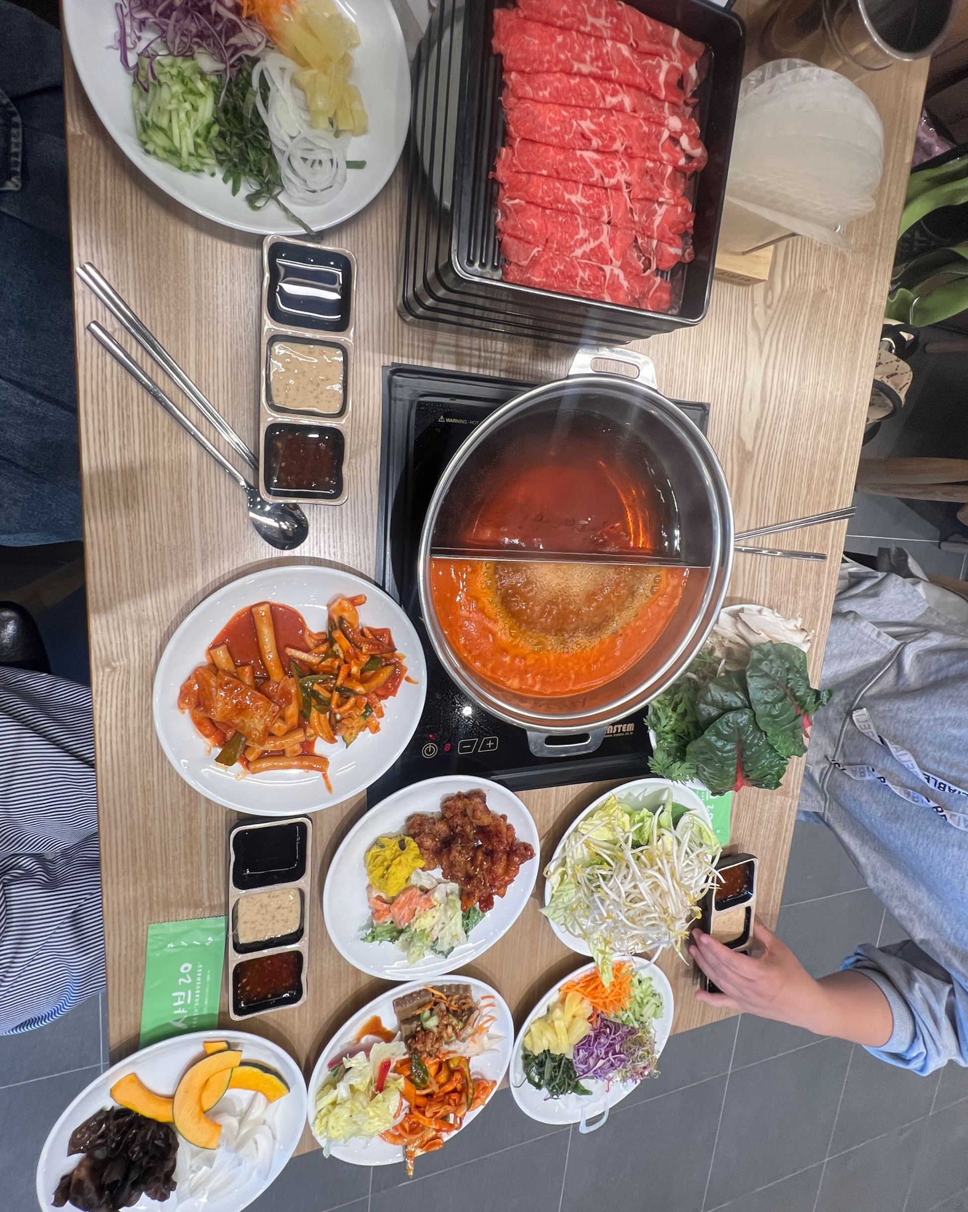금요일 오픈시간대 갔는데 단체예약이 있는지 겨우 자리잡았네요ㅎ - 오산 맛집 샤브20 경기오산점