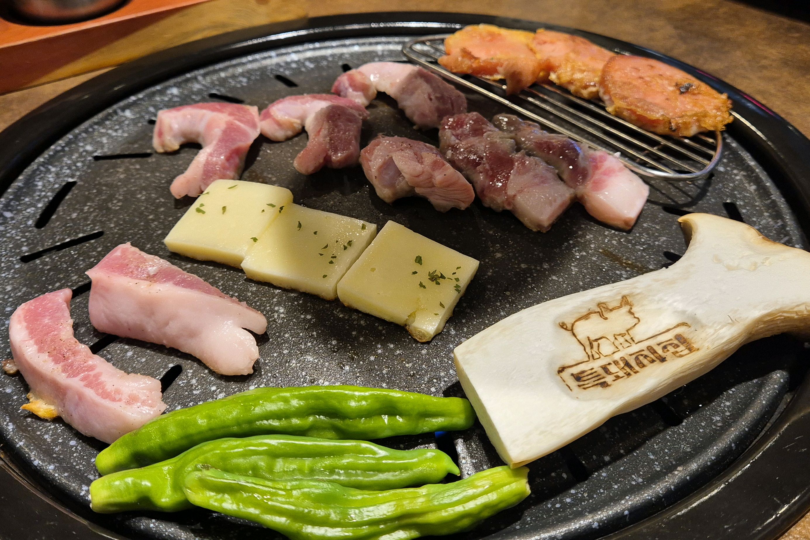 고기 잡내가 안나서 예민한 딸래미도 잘 먹어요~ - 불당동 맛집 특돼지집