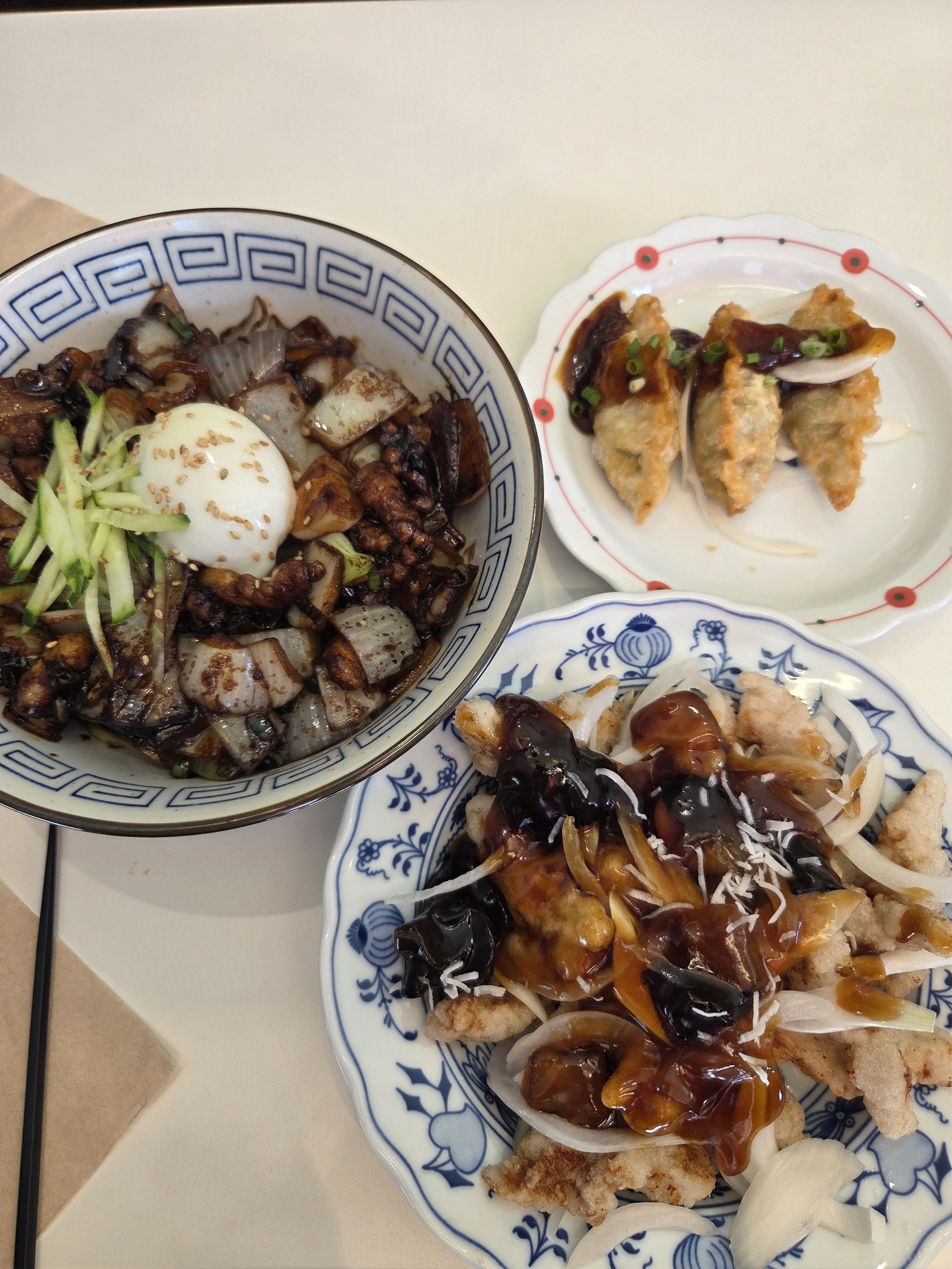 새로 생긴 중식당.. 분위기도 좋고 맛도 좋고 기다림이 있지만 아깝지 않는 곳 새로 생겨