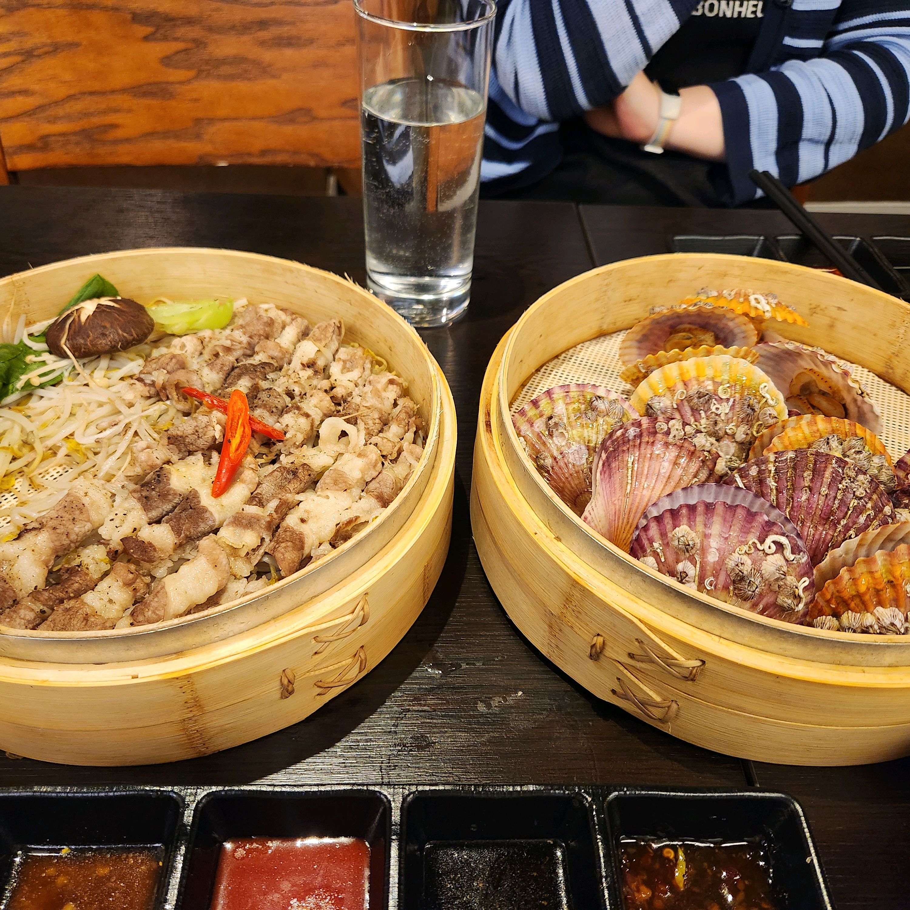 굄 관평점 베스트 메뉴인 소고기야채찜과 가리비조개찜 가성비 최고에요~!! 같이 나오는 소스