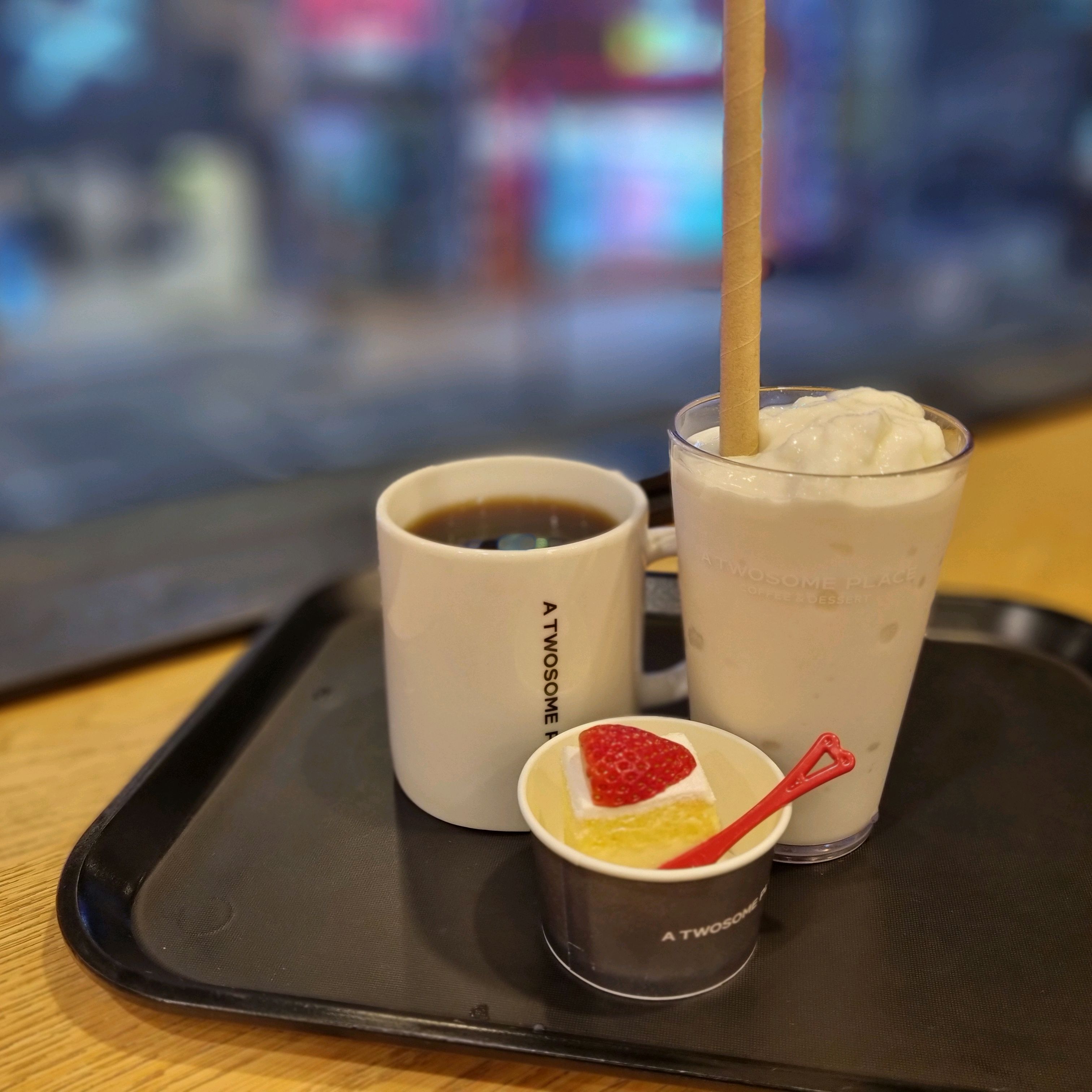 늦은시간까지도 북적북적ㅎ - 천호동 맛집 투썸플레이스 천호로데오점
