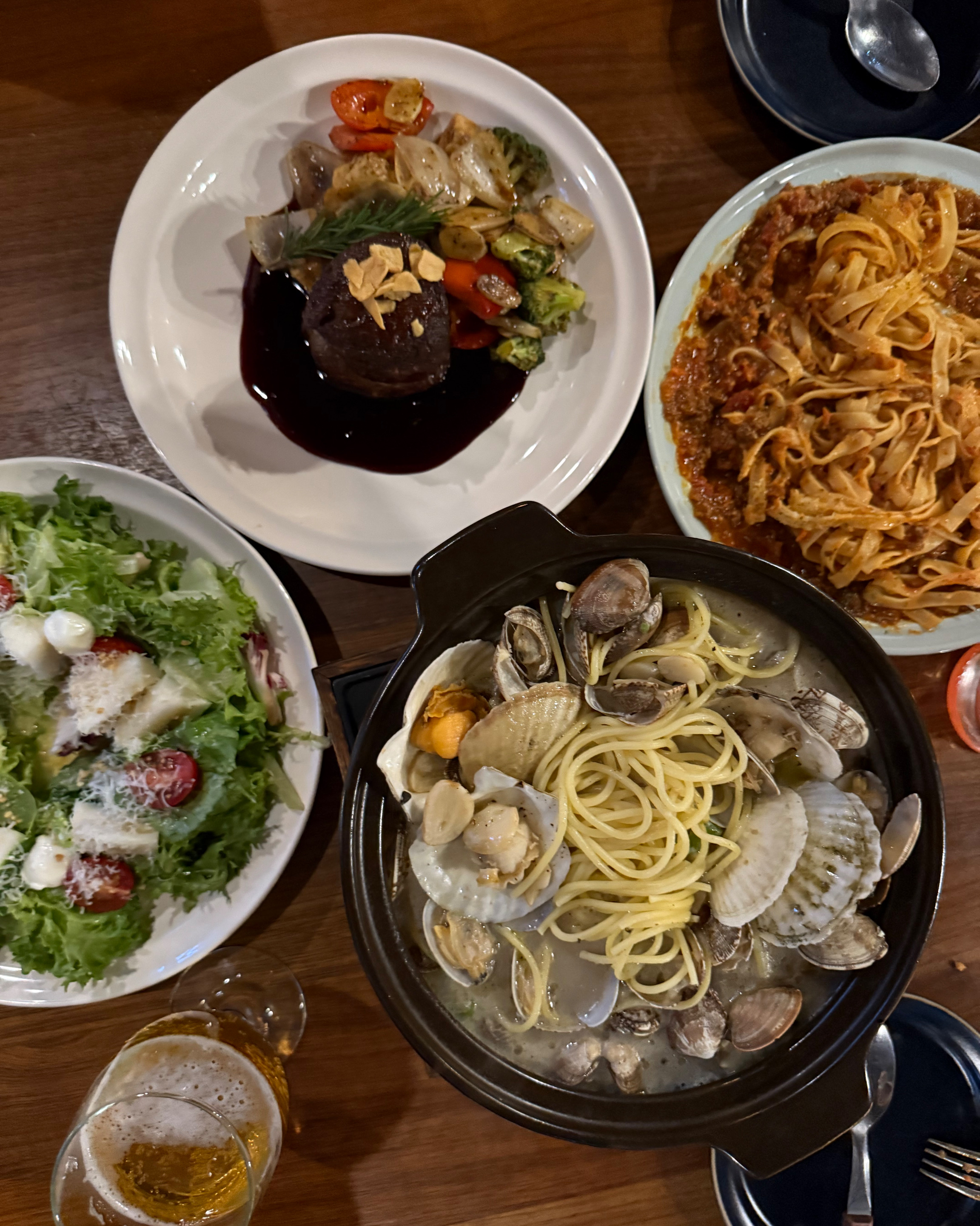 첫방문인데 음식 모두 맛나요.특히 안심스테이크 짱입니다.👍 사장님 넘 친철하세요. 재방문