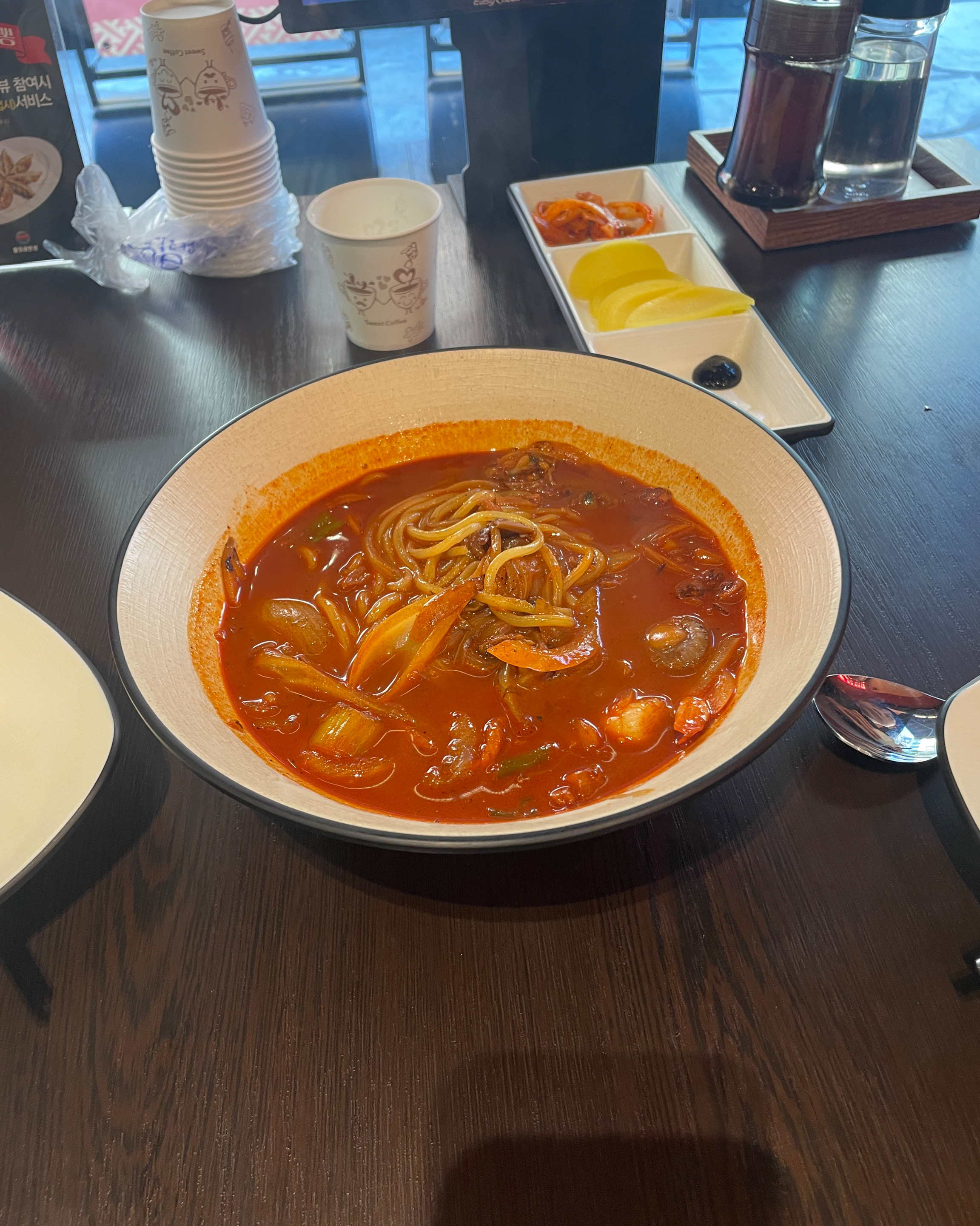 걸죽한 마차이 짱뽕에 바삭하고 매콤한 깐쇼새우 고기짜장의 조합이 좋은 평일 11~15시에