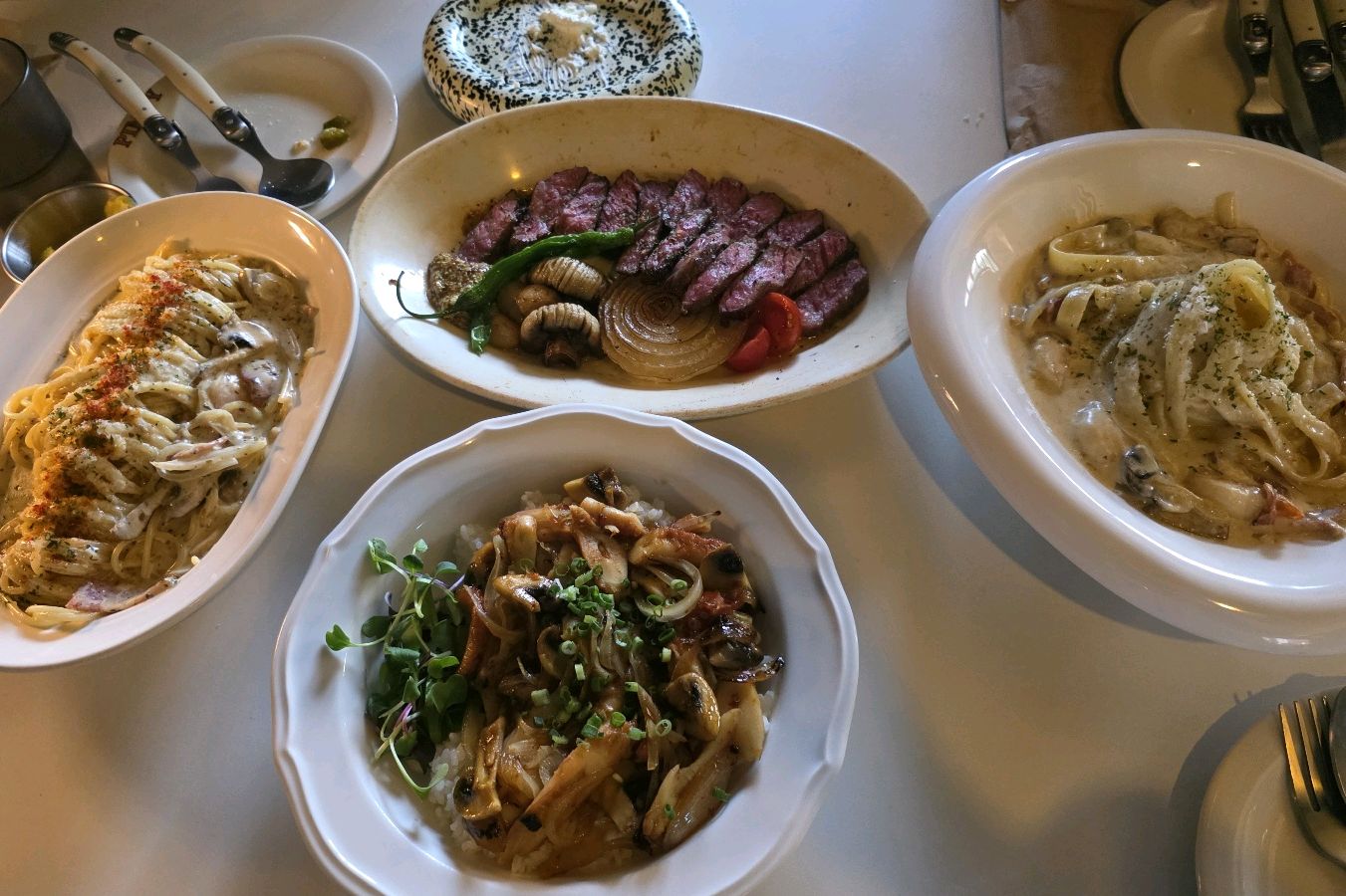 추천 받아서 간 곳이었는데 음식도 전부 맛있고 분위기도 너무 좋았습니다🤗! - 이태원 맛집 핌피 이태원