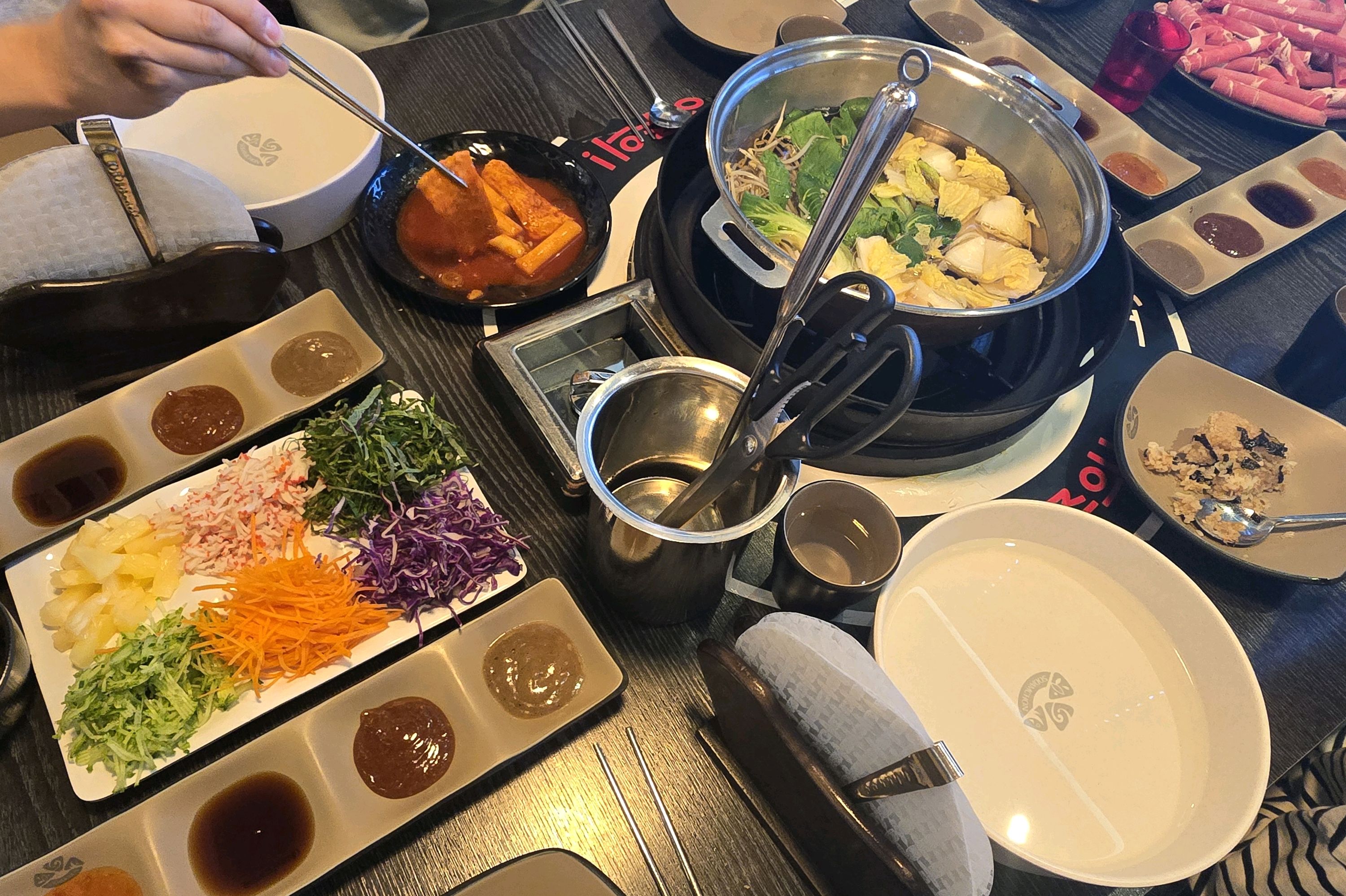 매장 넓어서 가족 모임 있을 때 자주 방문하는 곳입니다! 사장님 친절하세요. 직원분은 커뮤