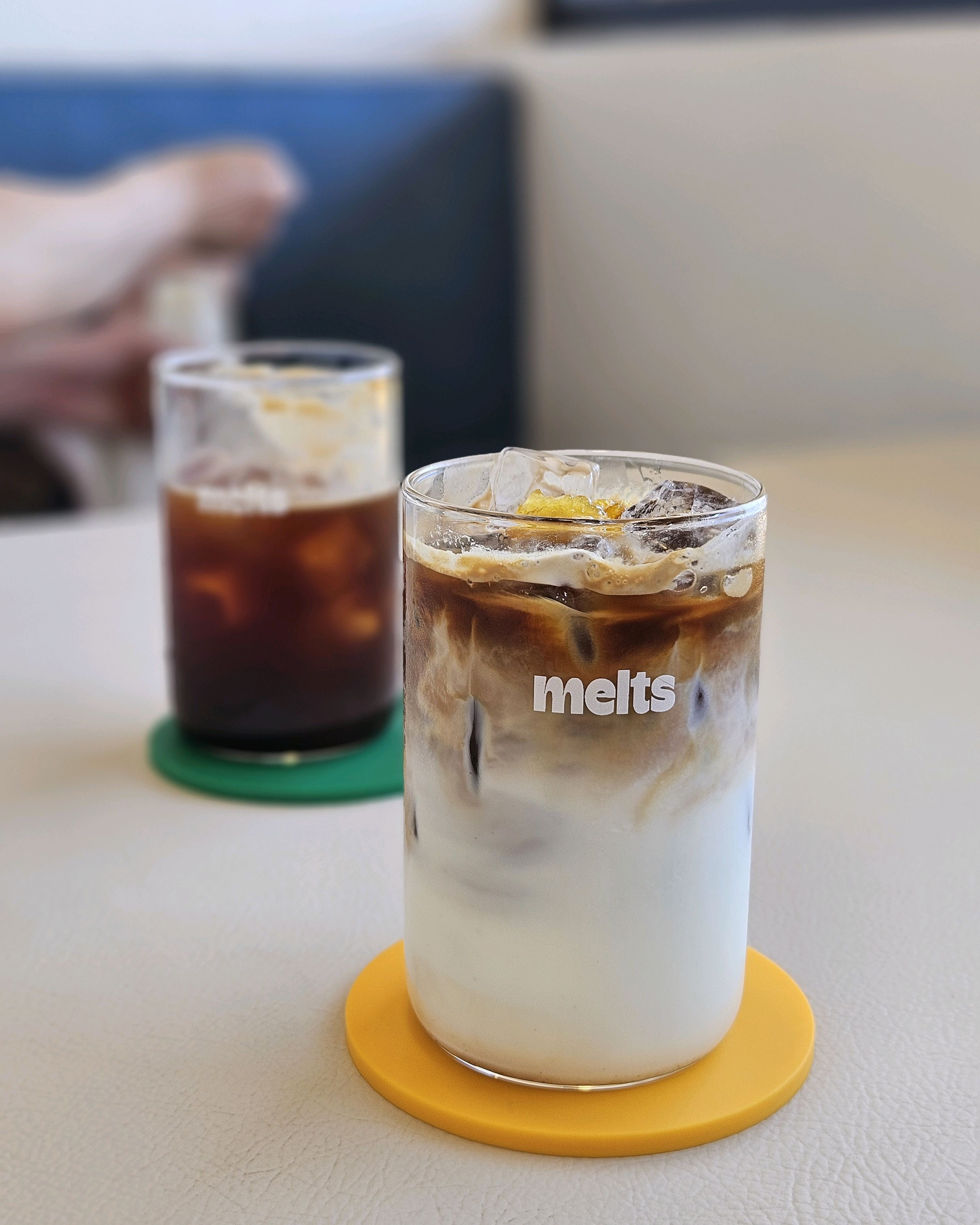 아기랑 함께 방문했어요. 바다가 바로 앞이어서 뷰가 정말 좋습니다. 좌석도 넓고 쾌적해서 