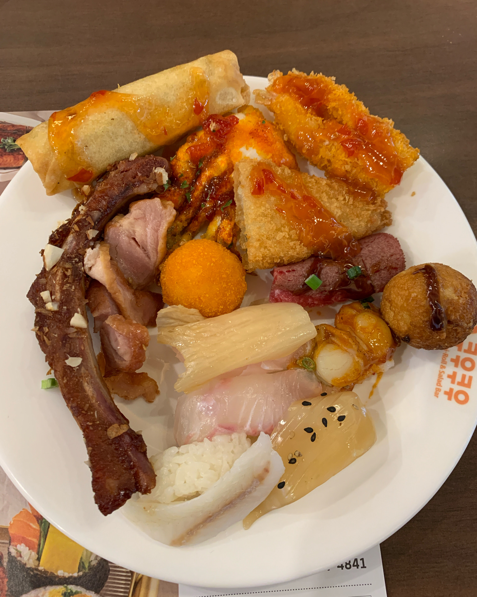롤이랑 초밥류 안 비리고 맛있어요! - 대전 둔산동 맛집 추천 쿠우쿠우 대전둔산점