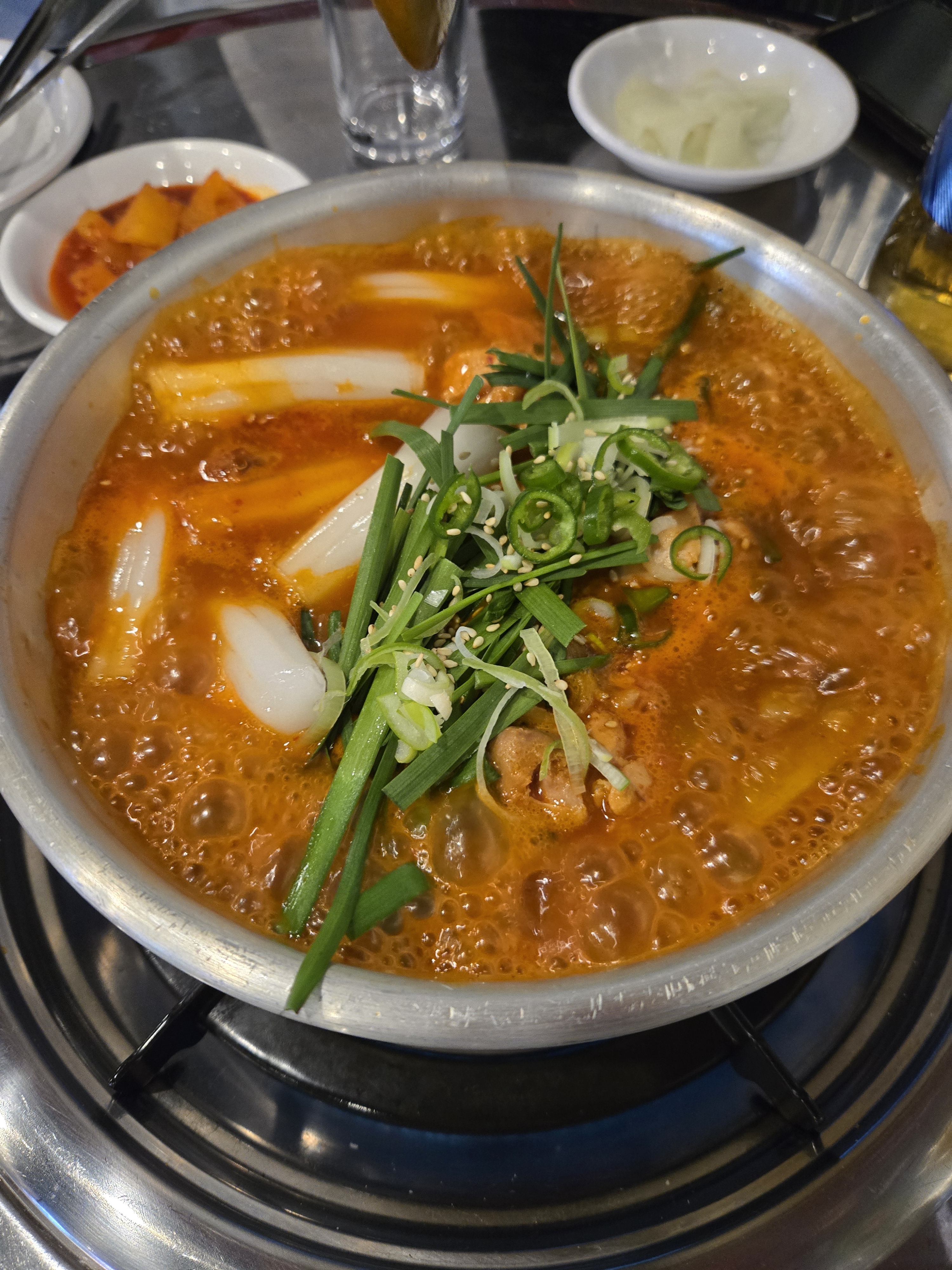 곱도리탕+토스트 조합 진짜 최고예요! 곱도리탕 먹다가 좀 매우면 토스트로 달래주기..♡ 대