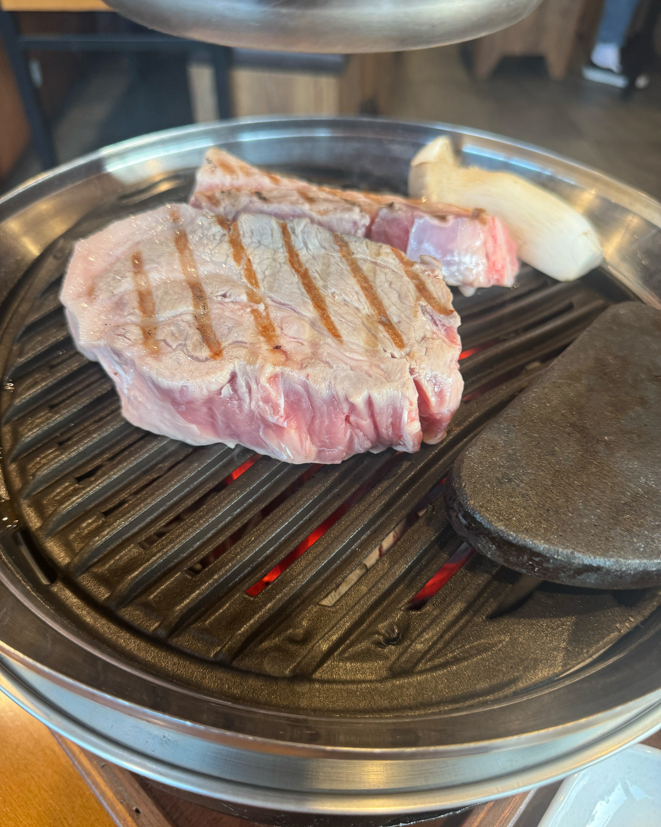 속초에 놀러왔다가 깔끔하고 맛있어보이는 집이 있어서 왔는데 너무 잘 온 것 같아요!! - 아바이마을 맛집 굽탁 속초엑스포 본점