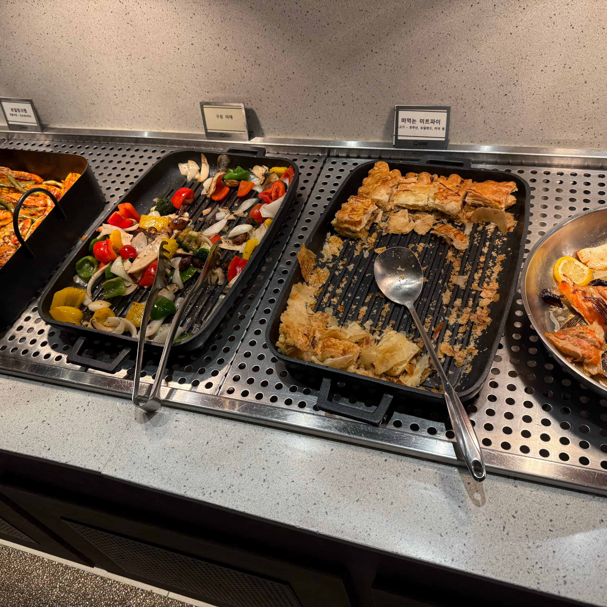가까운곳에 있는게 참 좋아요! 디저트도 가공한 맛이 없이 맛있네요! 구조도 편하고 음식도