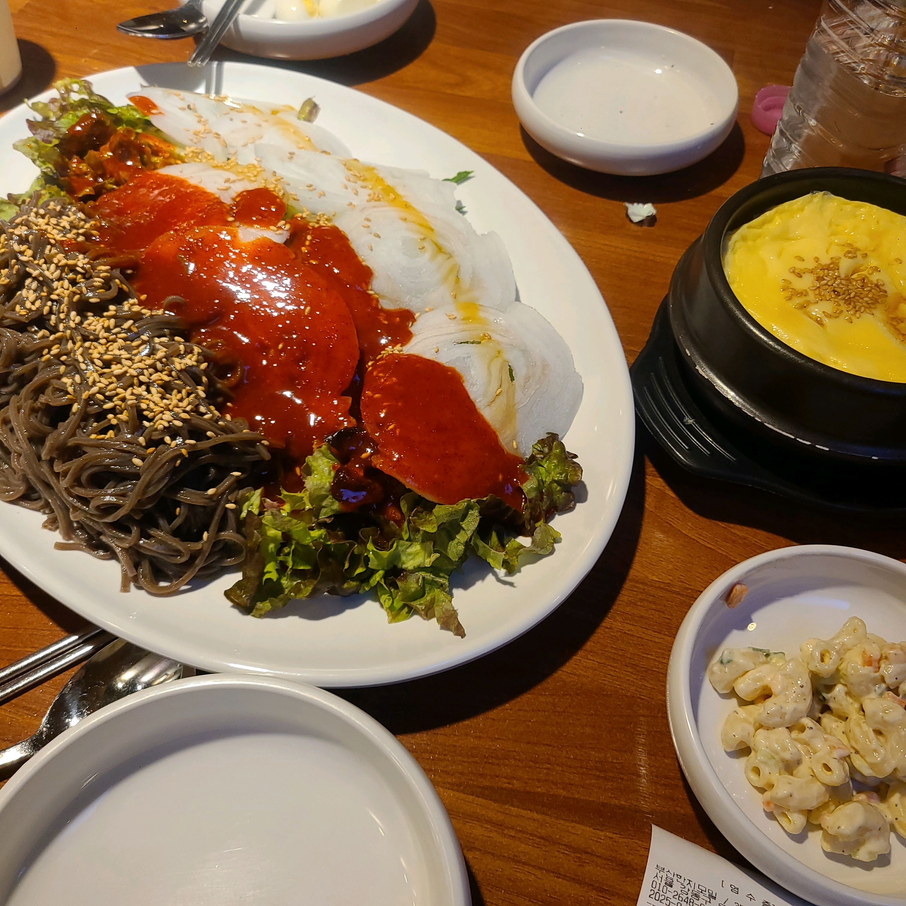 두번째 방문이요 계란찜서비스와 메추리알 등등 사이드도 맛있어요 맛있게 먹고 갈게요 자전거타