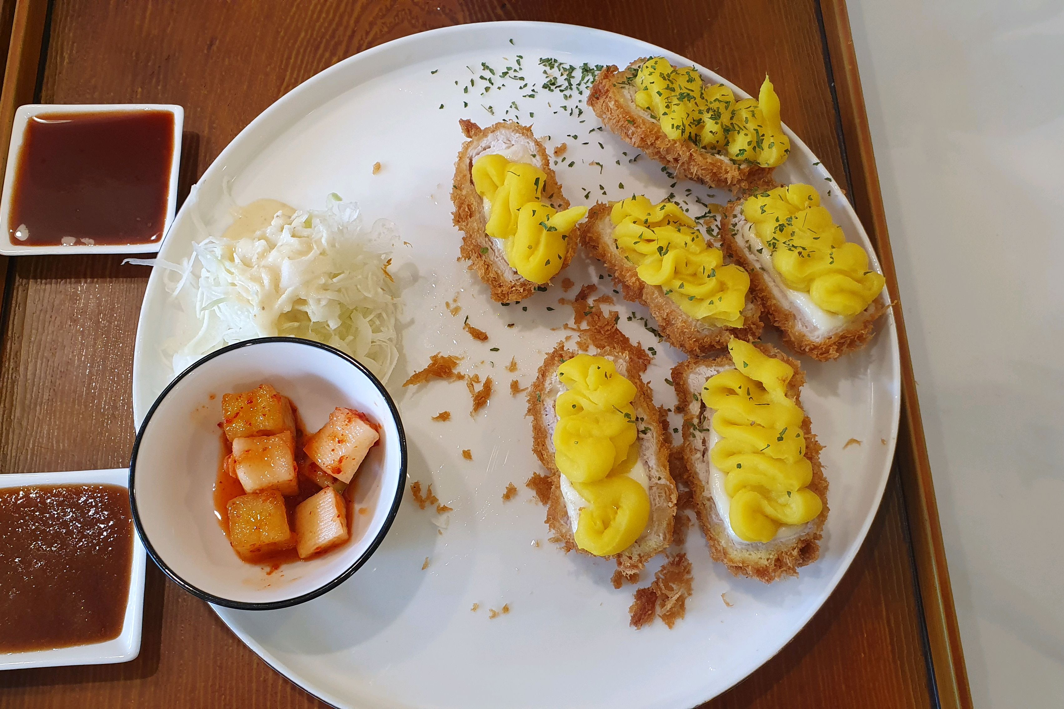 둘 다 너무 맛있었고 서비스로 주신 냉모밀은 일본 특유 향이 어우러져서 특별한 식사가 된
