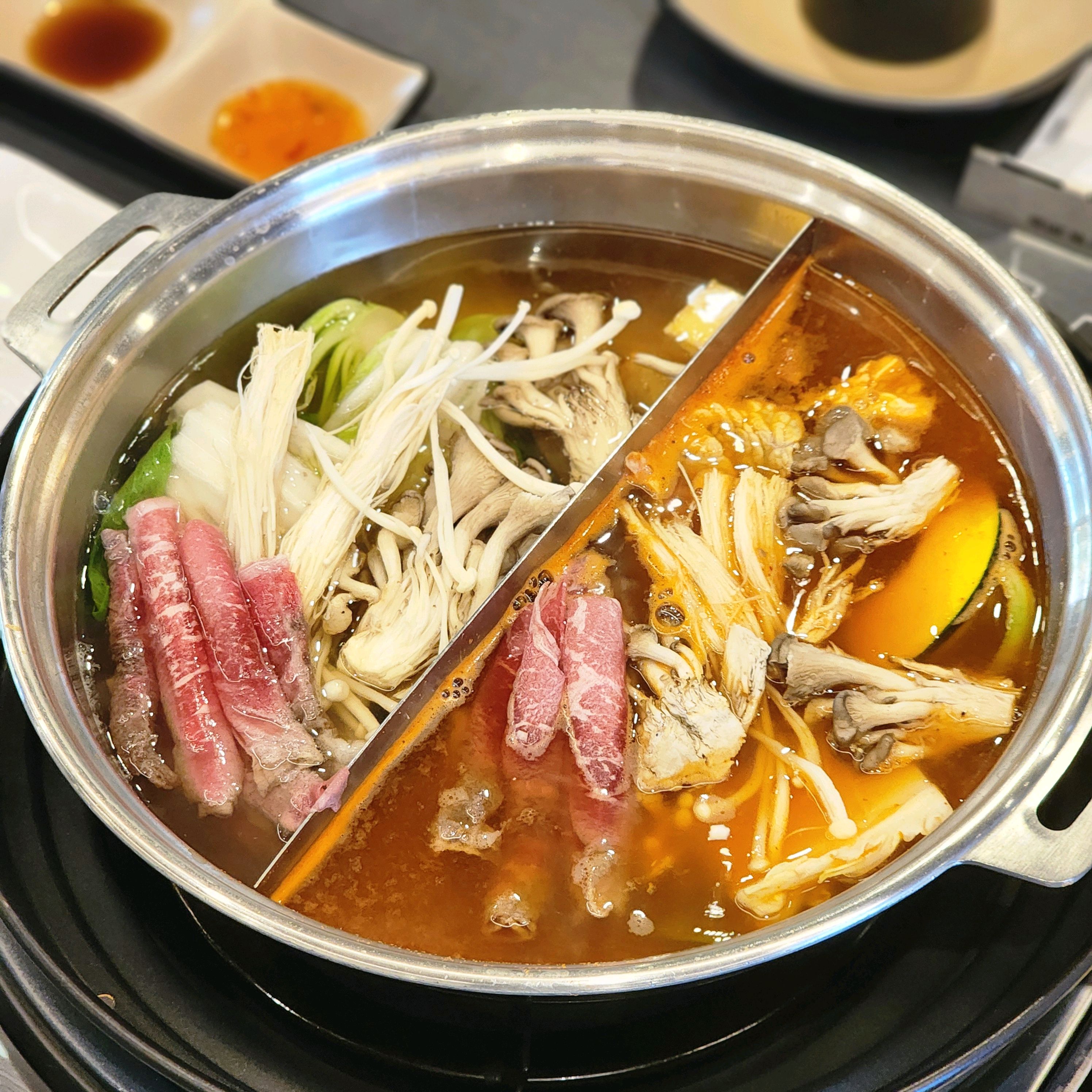 야채들이 종류도 많고 너무 신선해요 가게 내부도 넓고 쾌적해서 모임장소나 가족식사장소로 딱