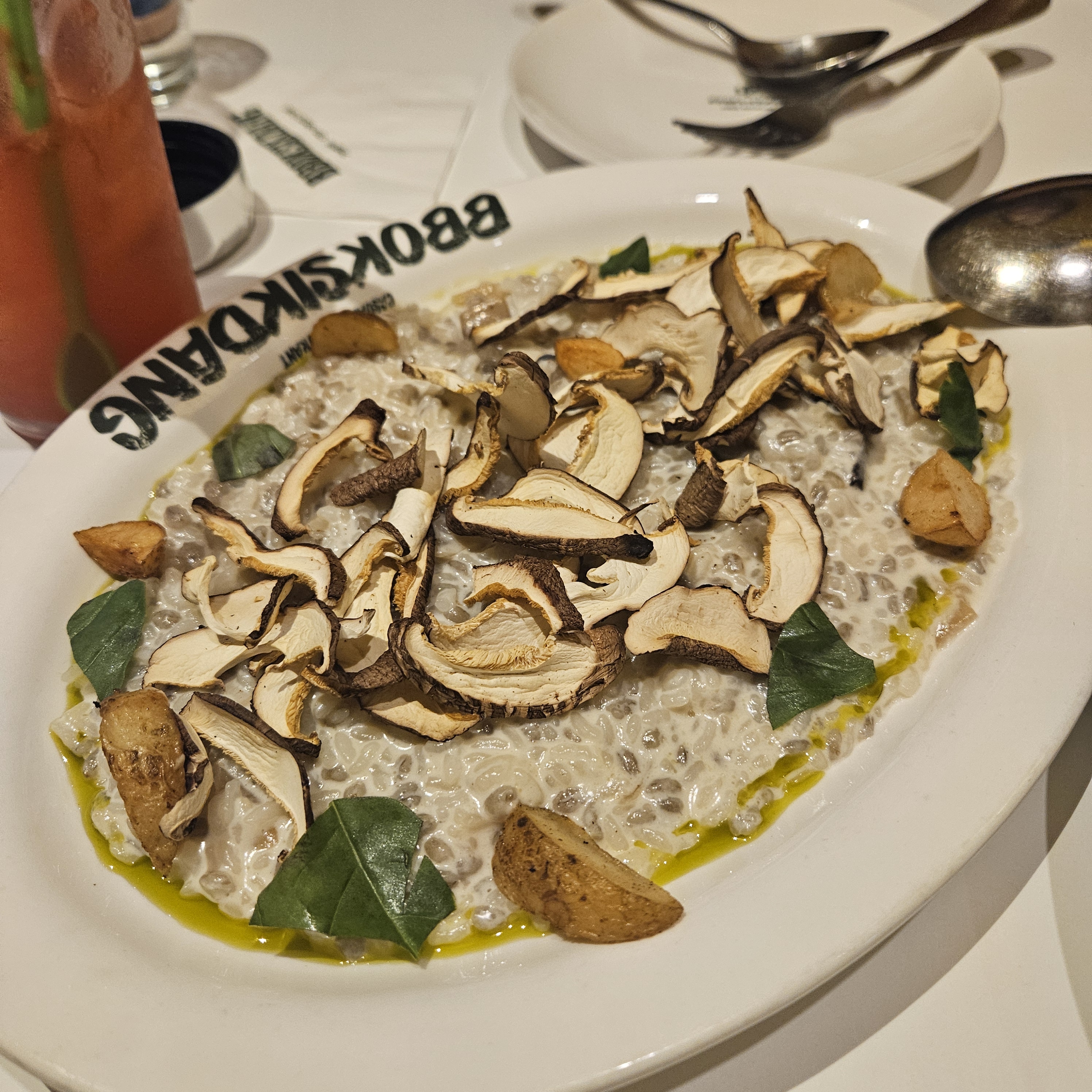 토마토 파스타가 뻔하지 않은 맛이네용 - 안양 맛집 뽁식당 범계점