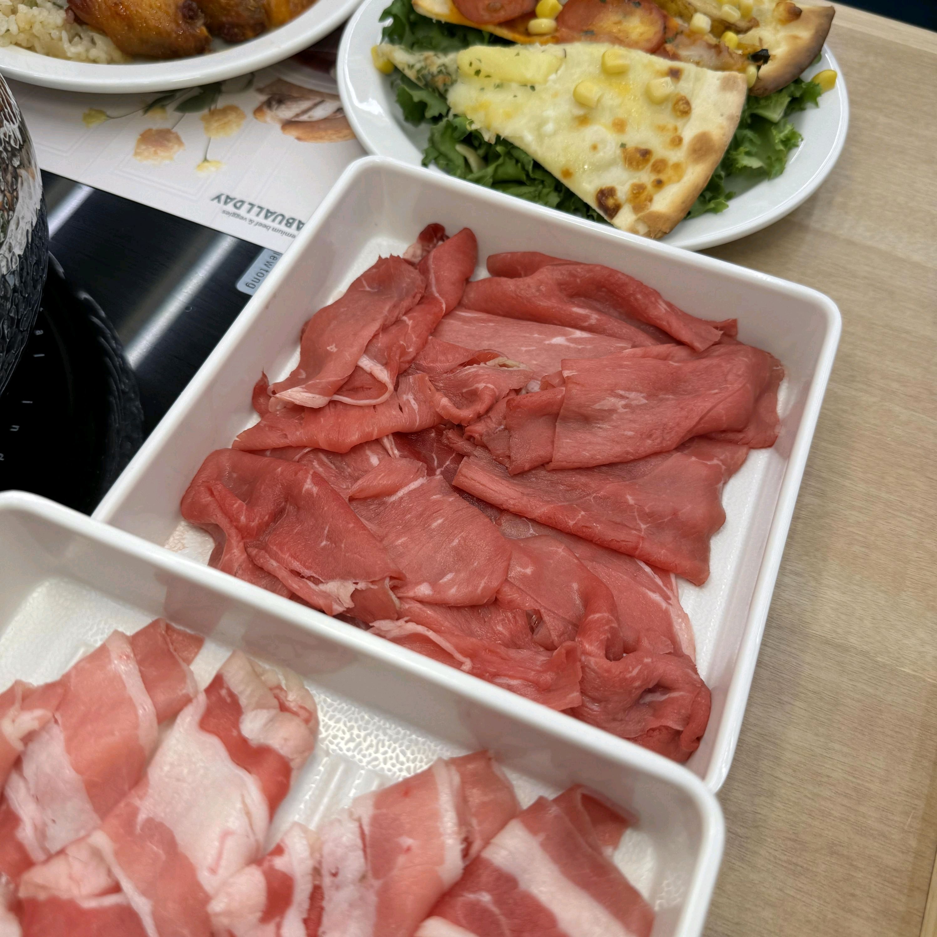 정말 만족스러운 샤브샤브였어요~ 다양한 야채와 소고기가 신선해서 국물 맛이 깊어지더라고요!