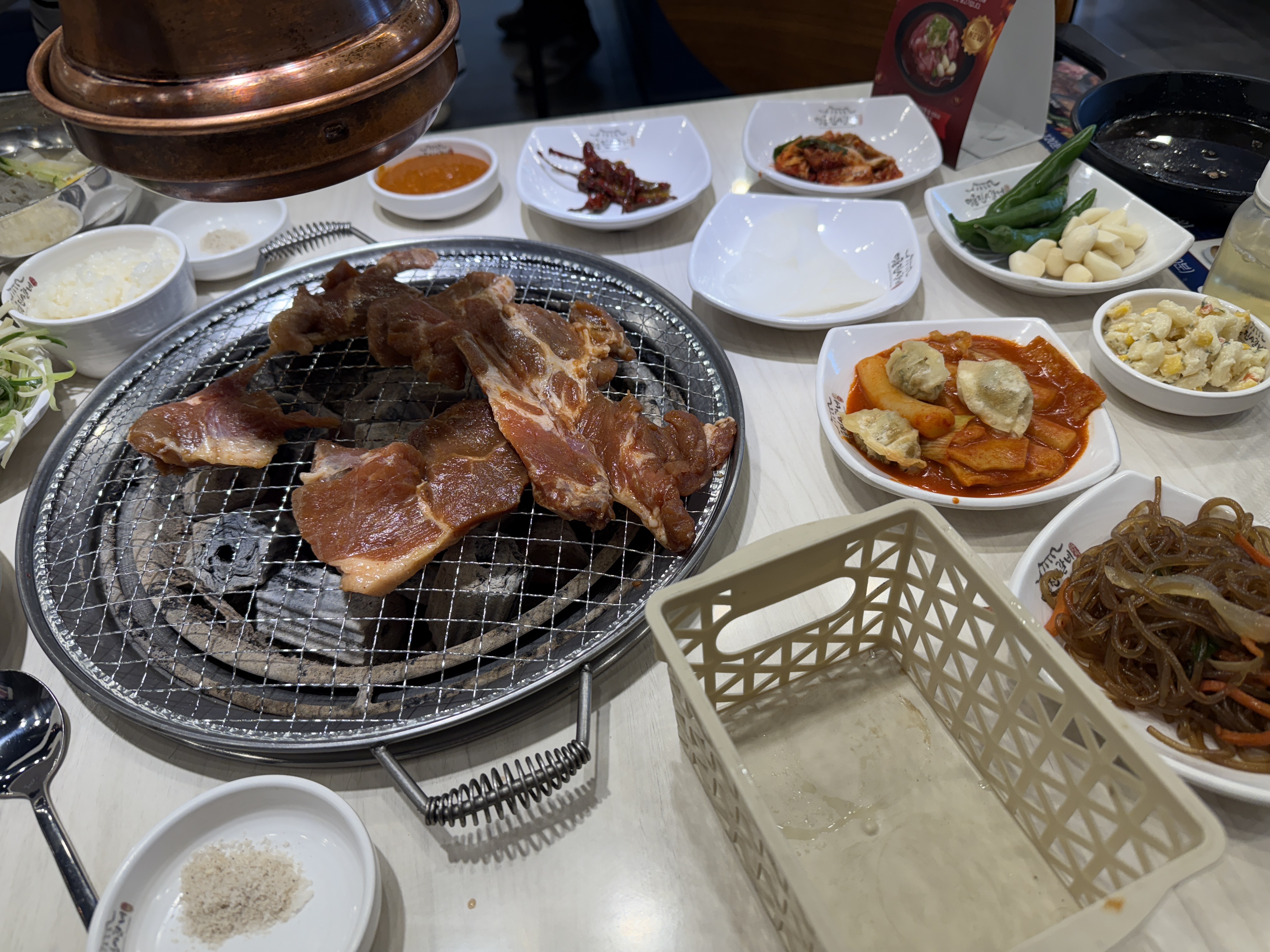 매장이 되게 쾌적하고 깨끗해요! - 권선동 맛집 명륜진사갈비 수원권선점