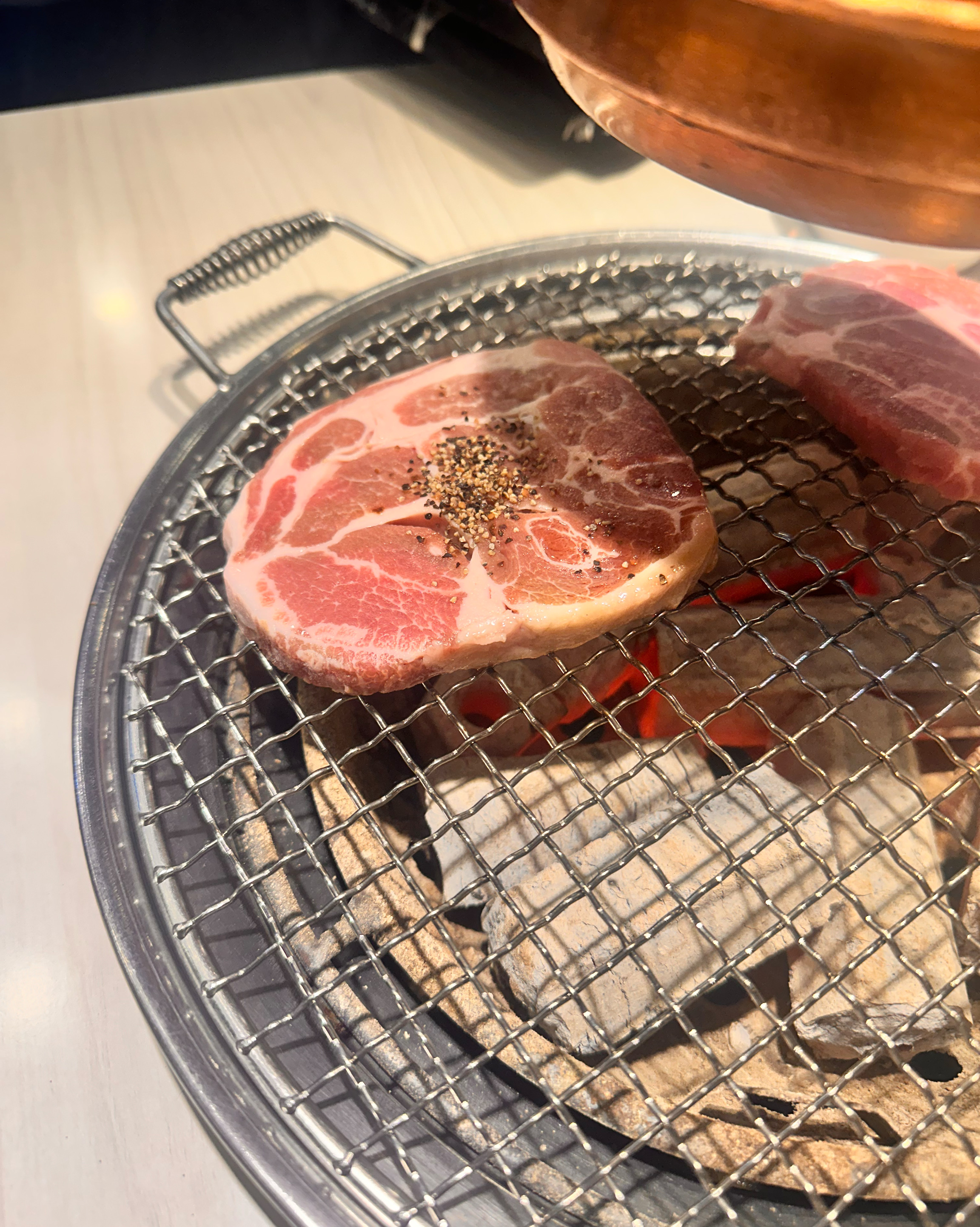존맛ㅋㅋ 직원분들 칭절하고 고기도 다른 지점들보다 더 나은 것 같아요 안에 연기도 거의 없