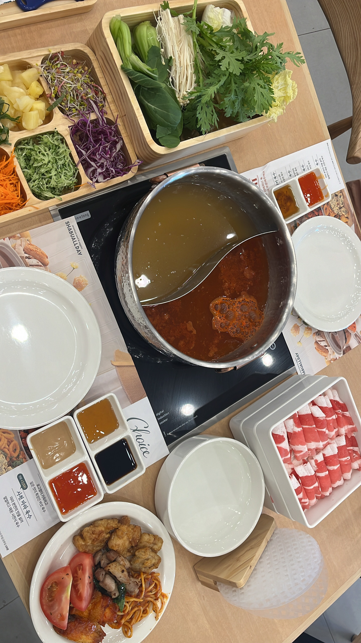 오픈한지 얼마안돼서 매장 넓고 깨끗하고 좋아요 - 청주터미널 맛집 샤브올데이 청주터미널점