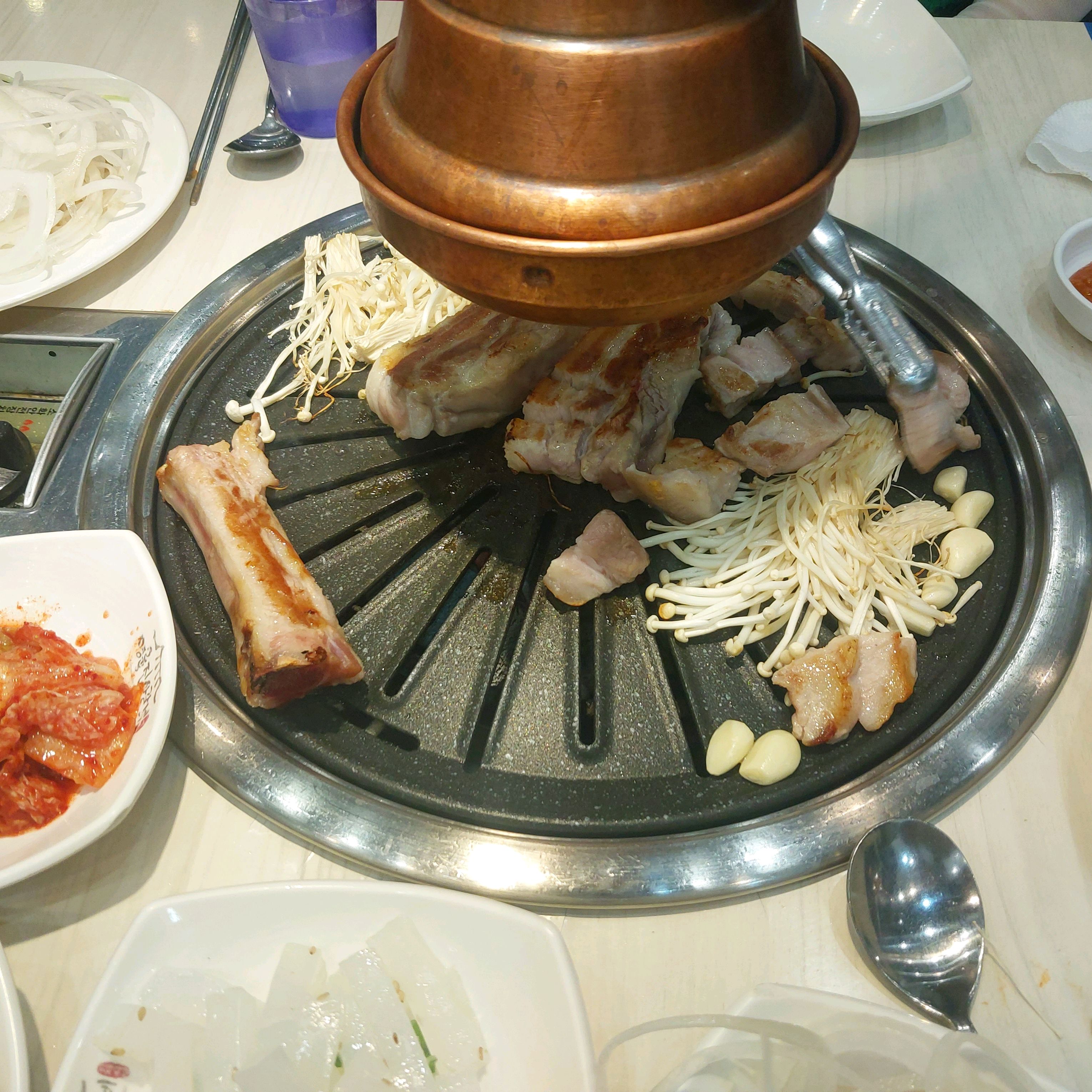 집근처라 자주오는데 먹을거종류도많고 고기신메뉴 - 명륜진사갈비 명륜진사갈비 안산본오점