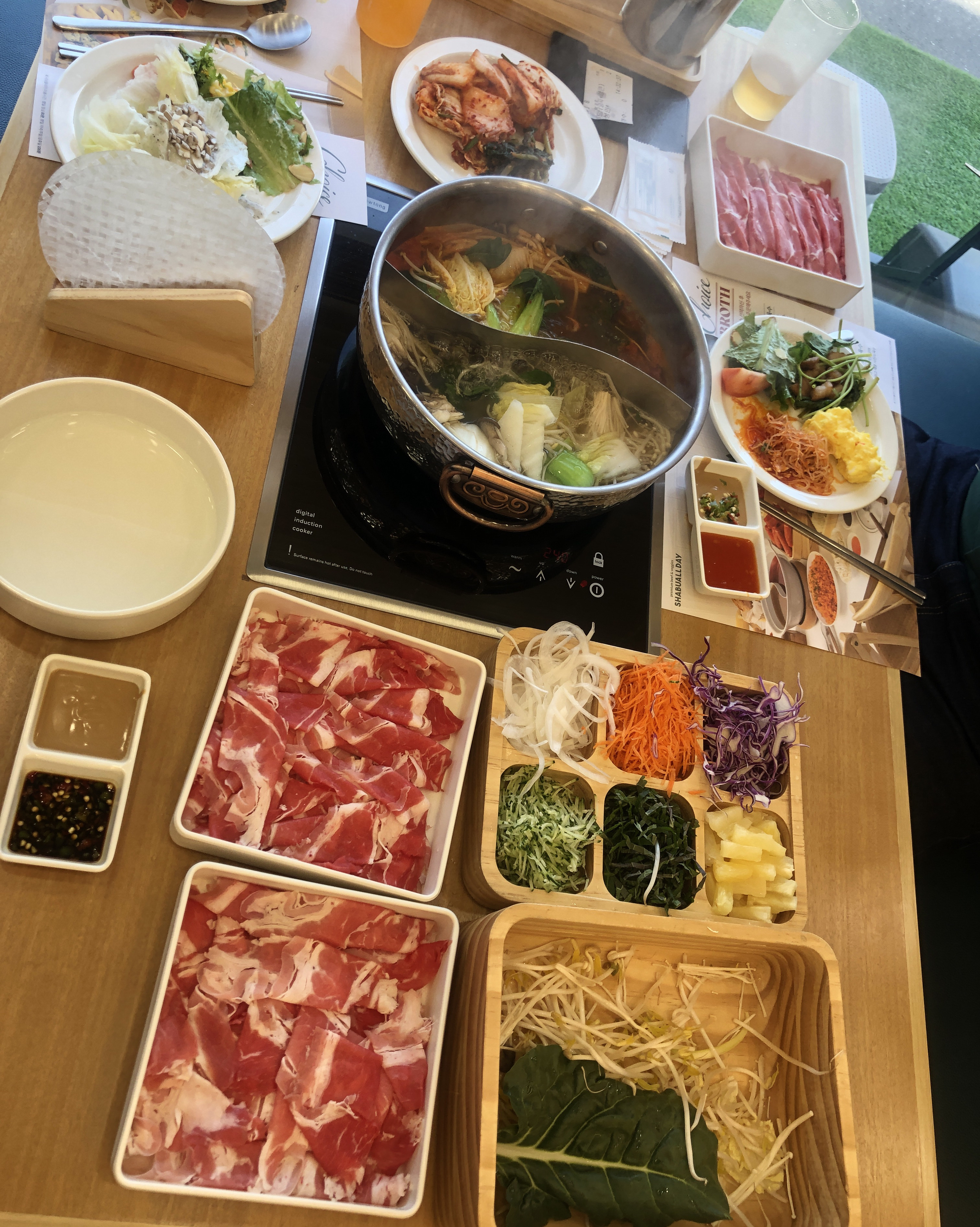 야채 진열도 깔끔하게 되어 있고, 전반적으로 매장이 깨끗해요~! 직원분들도 친절하고, 특히