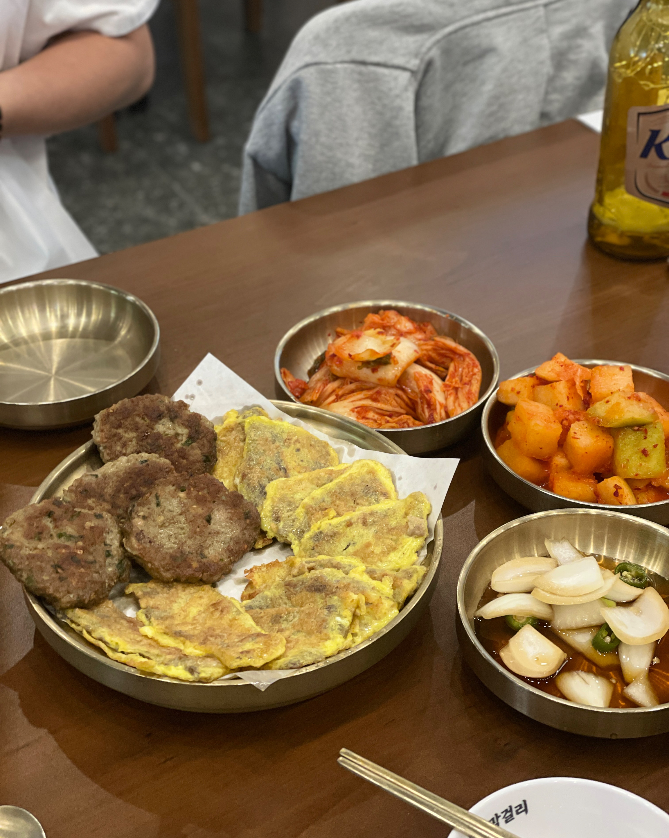 2만원짜리 육전완자반반전에 완자가 맛나서 주문한 16000원 소고기국밥 완자정식 입니당 술