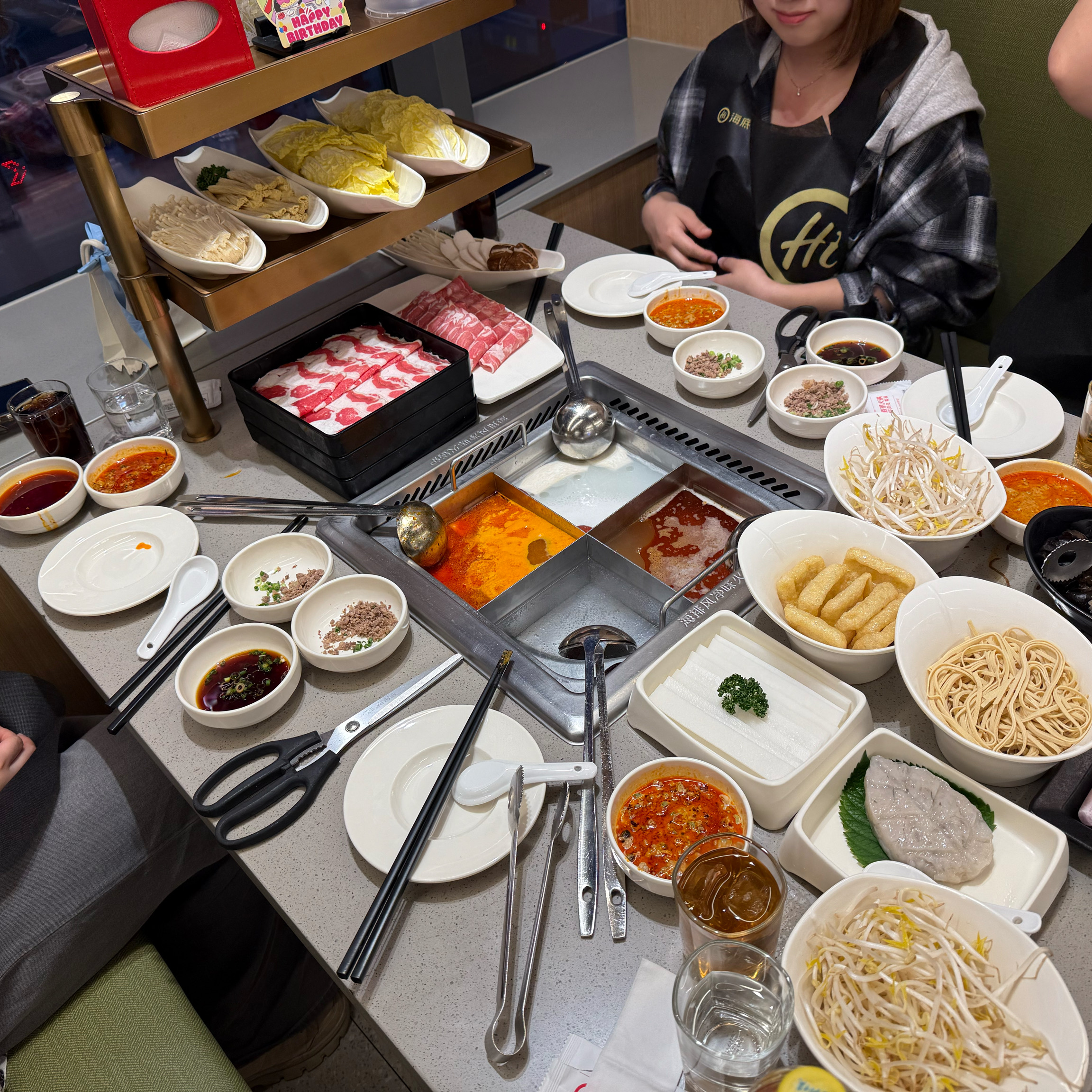 아 진짜 하이디라오를 알지 말앗어야햇는데 하이디라오를 알게된건 큰 실수에요.자꾸 생각나서