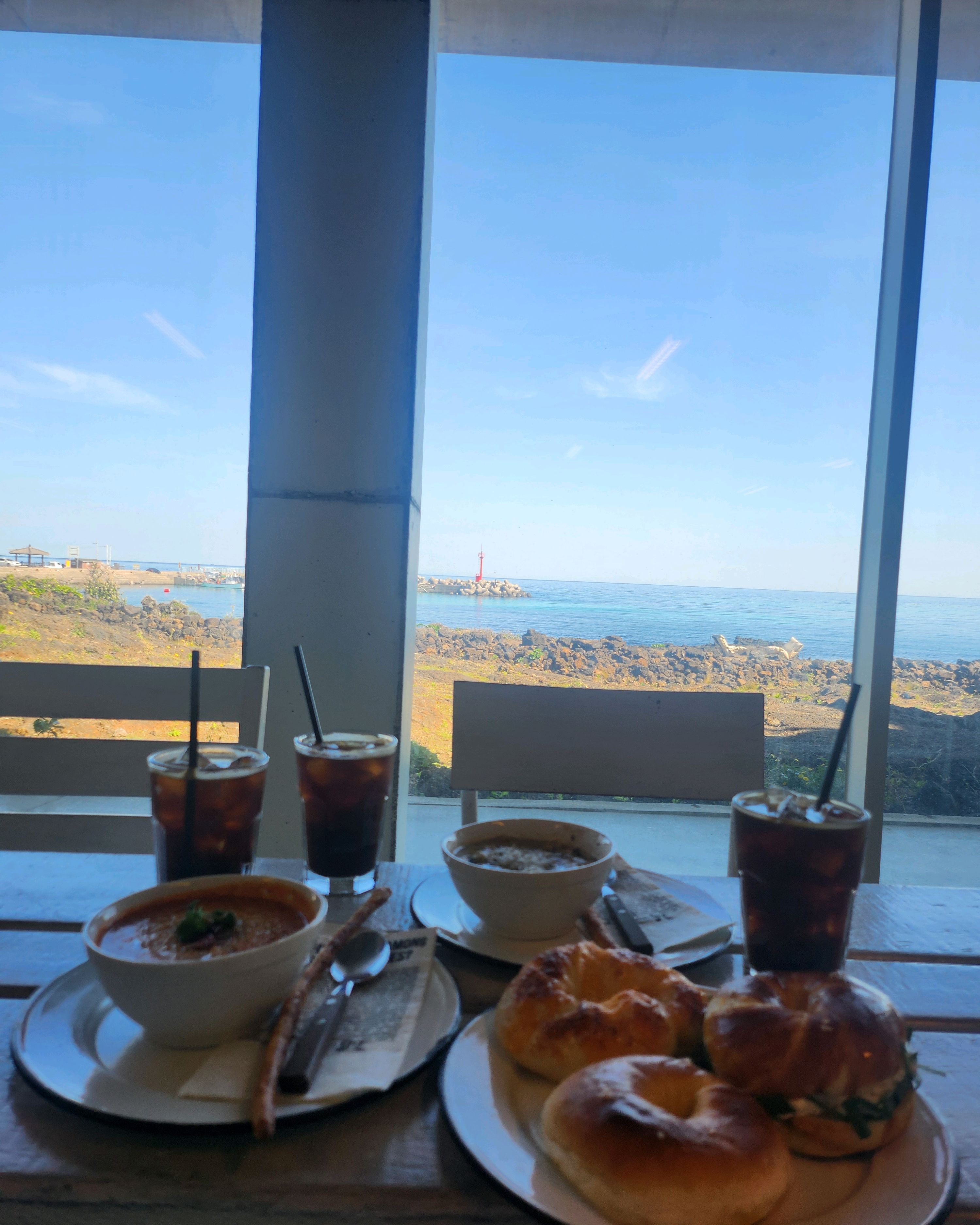 바다뷰도 좋고 베이글도 맛있고 - 제주도 맛집 런던베이글뮤지엄 제주점