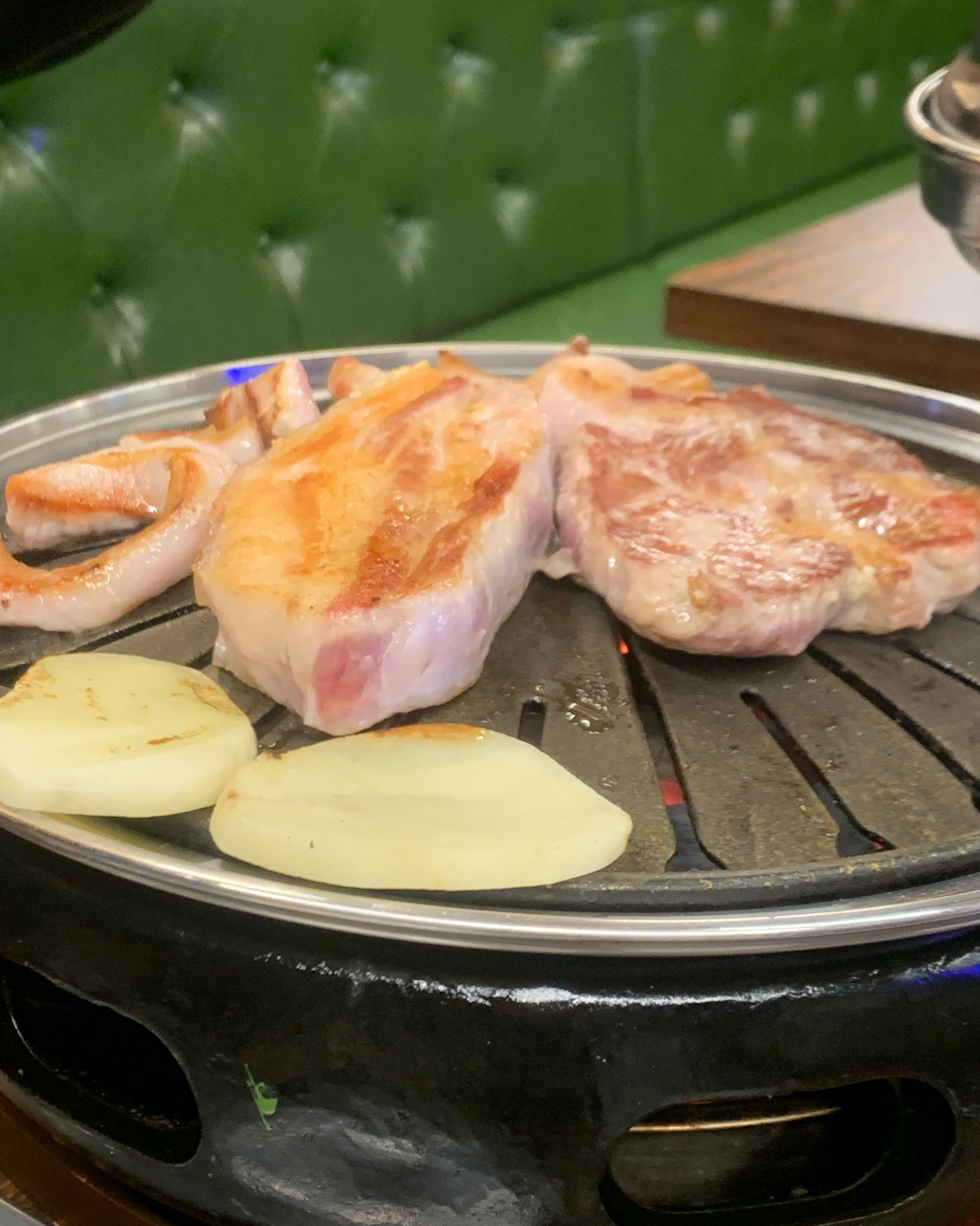 창문도 열려있어서 선선하고 고기도 구워주니 편하게 먹었어요ㅎㅎ음식도 맛있고 가게도 깔끔해서
