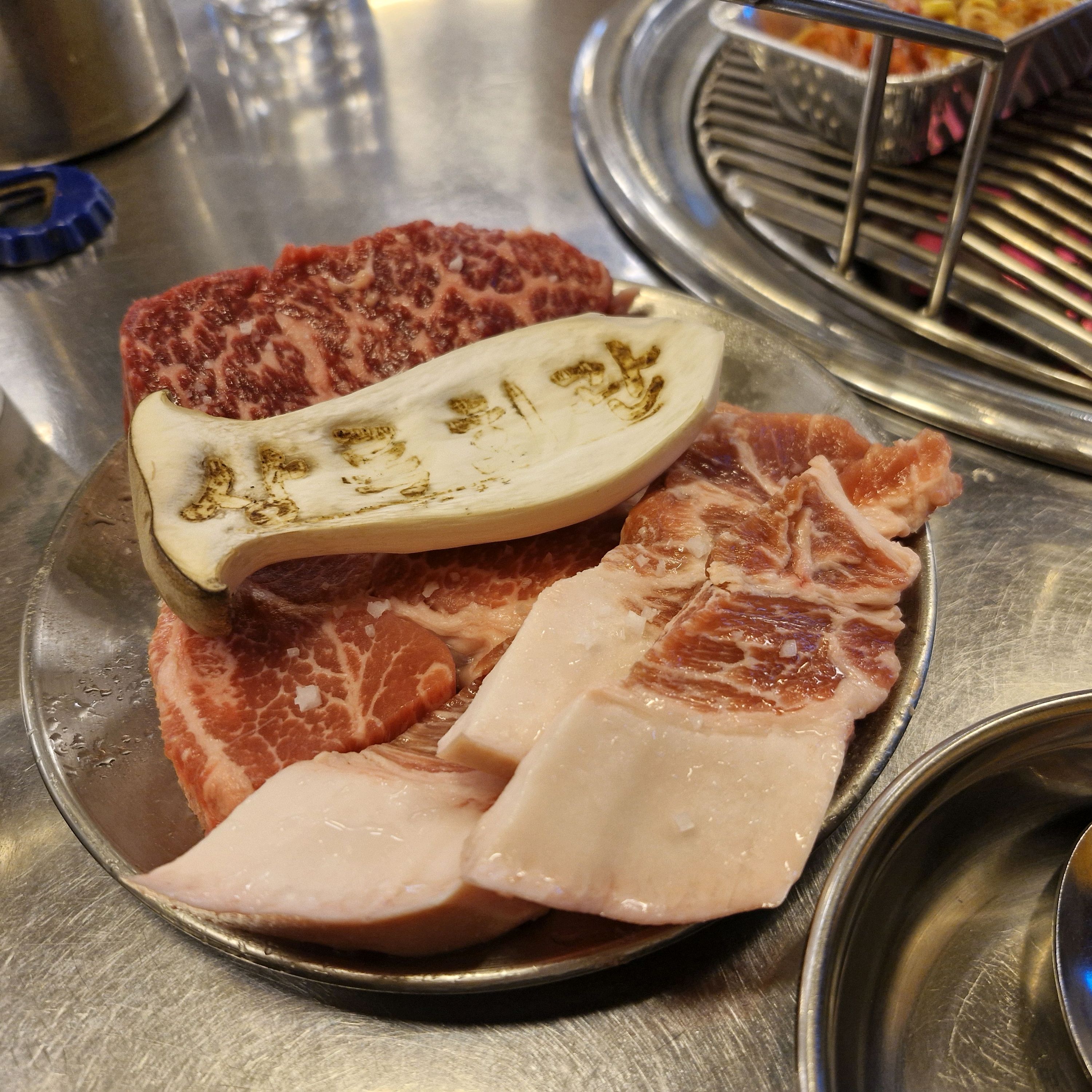 처음 왔는데 고기도 맛있네여! 원하는 부위를 조금씩 여러개 먹을수 있어서 좋음~ 맛듀 있고